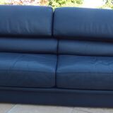 3-seater non-convertible sofa upholstered in navy blue leather – Very good condition
