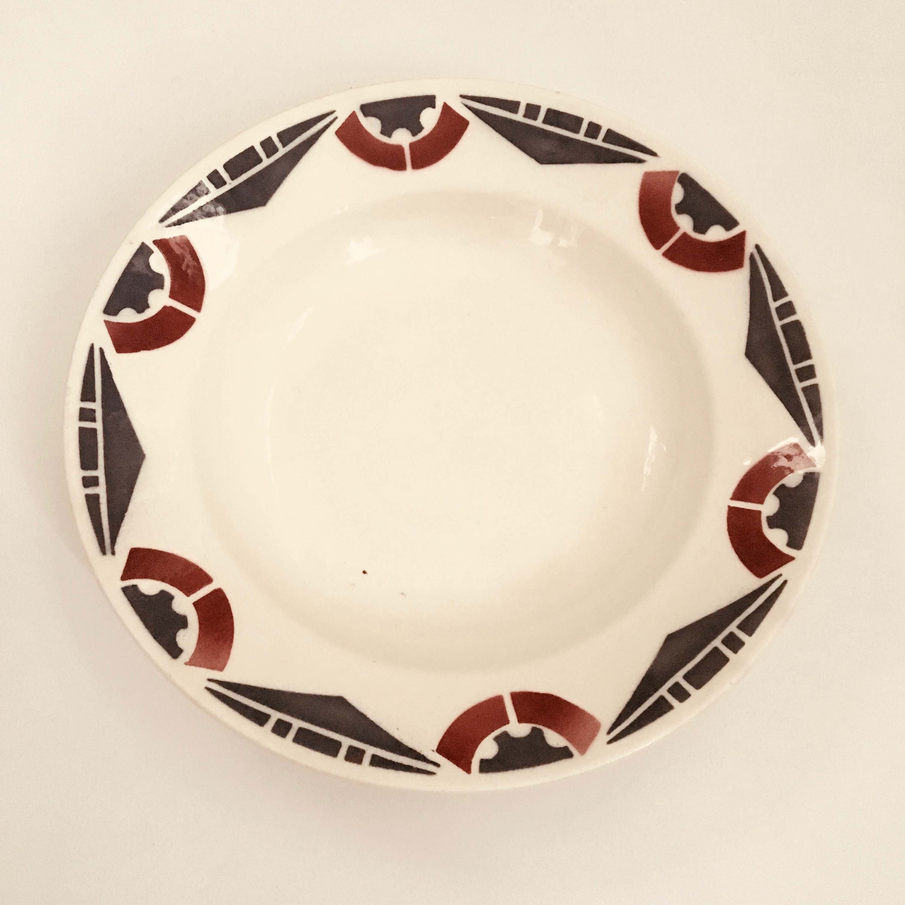 Mismatched hollow plates 1930s