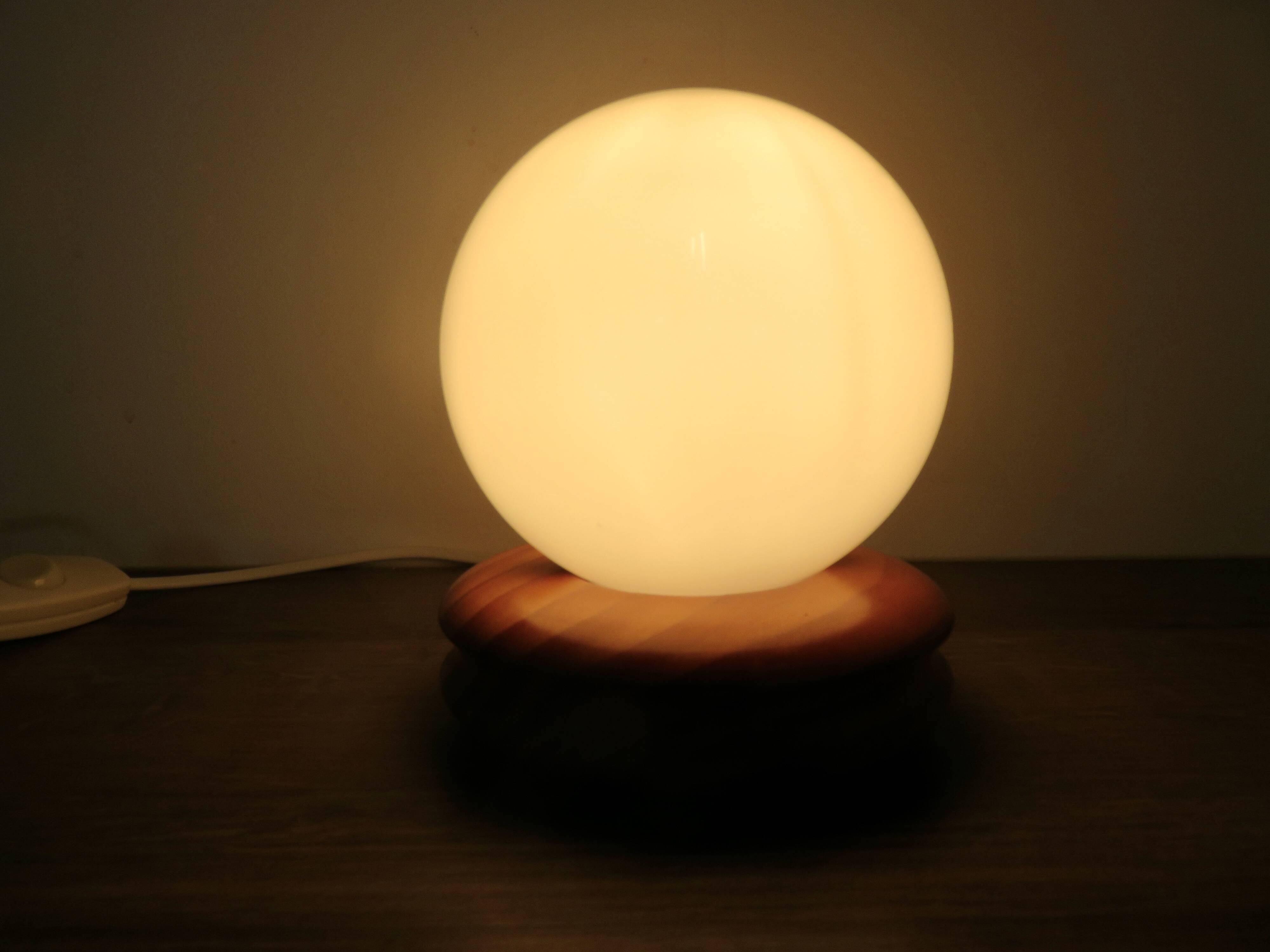 Scandinavian lamp in pine and white opaline, 1980