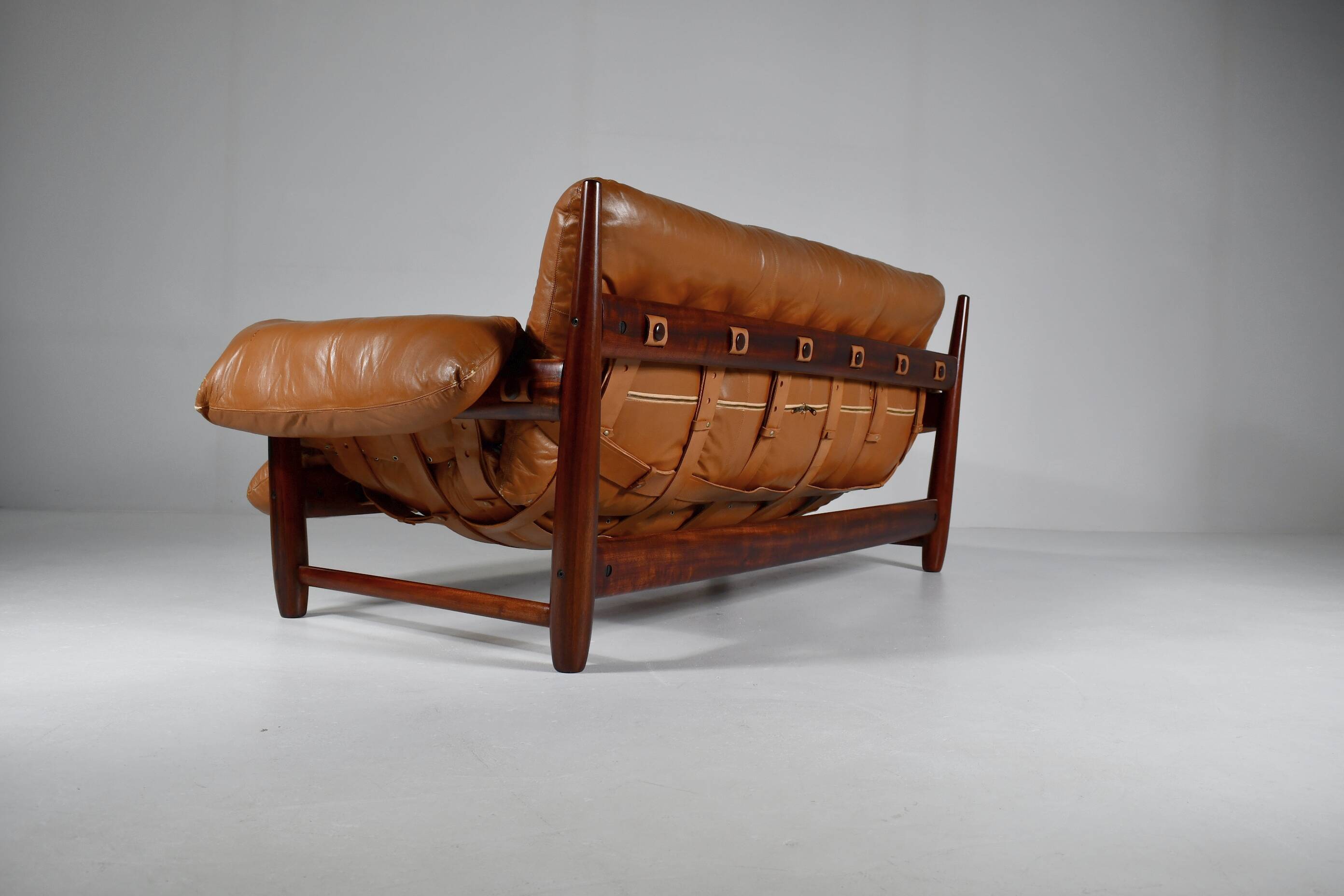 Mole sofa in leather by Sergio Rodrigues. 1960s Made in Brazil