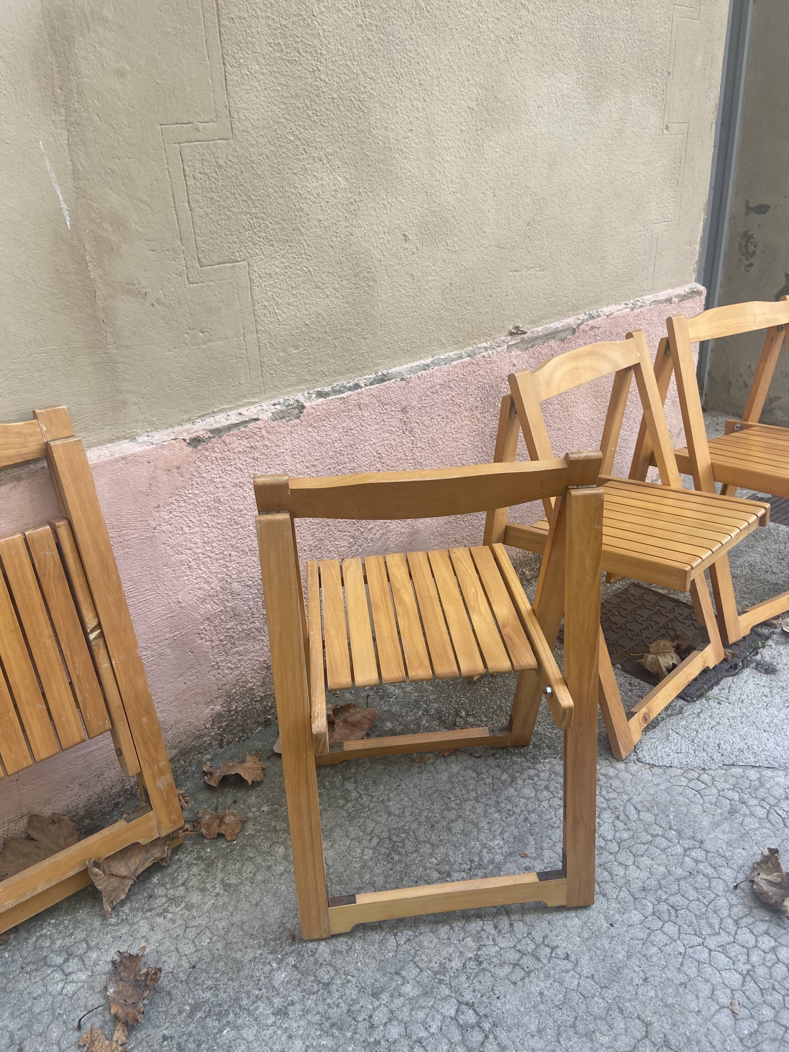 Series of 4 vintage wooden folding chairs