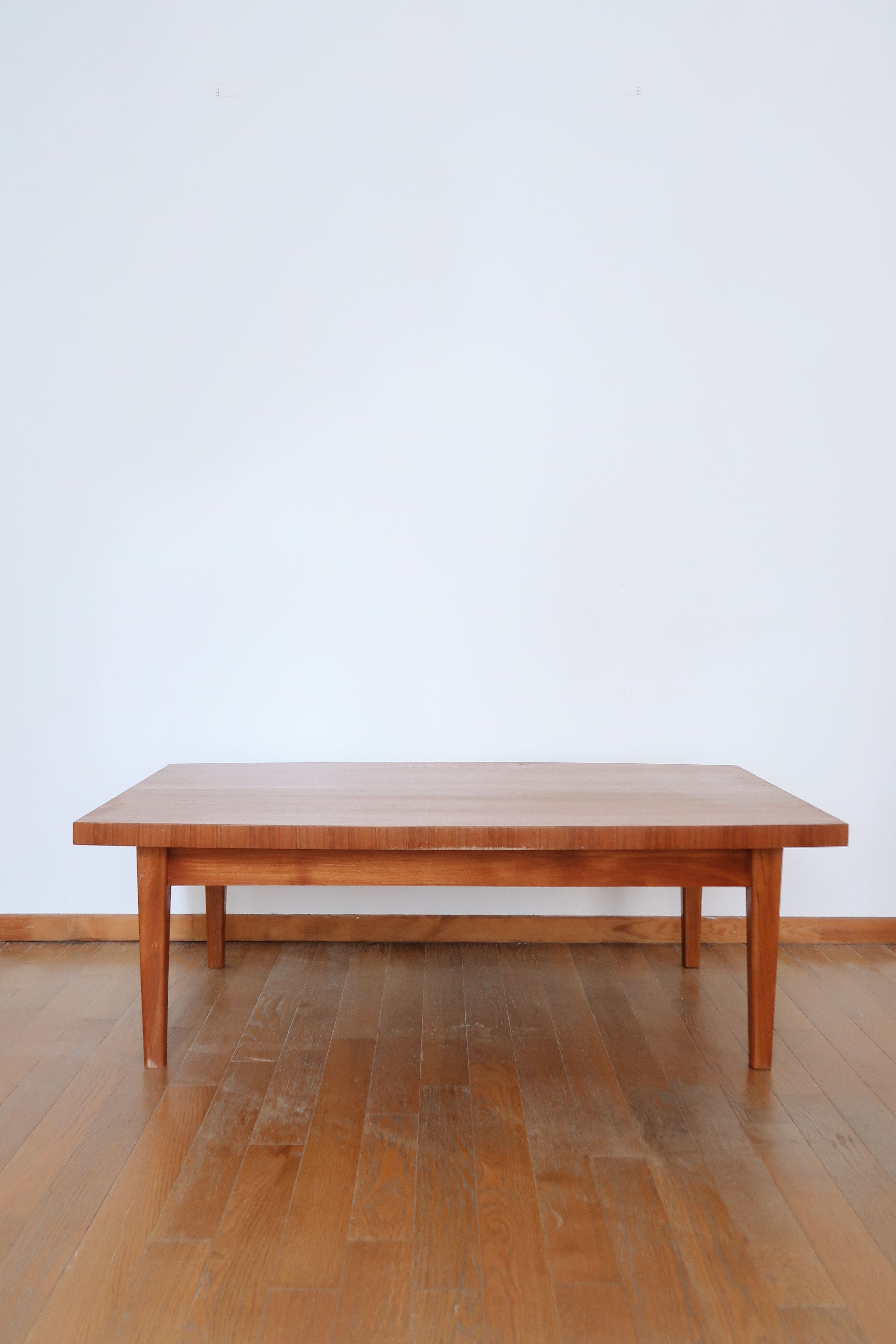 Large Scandinavian extendable coffee table