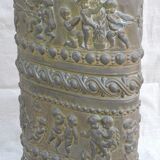 UMBRELLA HOLDER in copper with decoration in repelled CHERUBIN PUTTI ANGELOT, copperware XIX th century