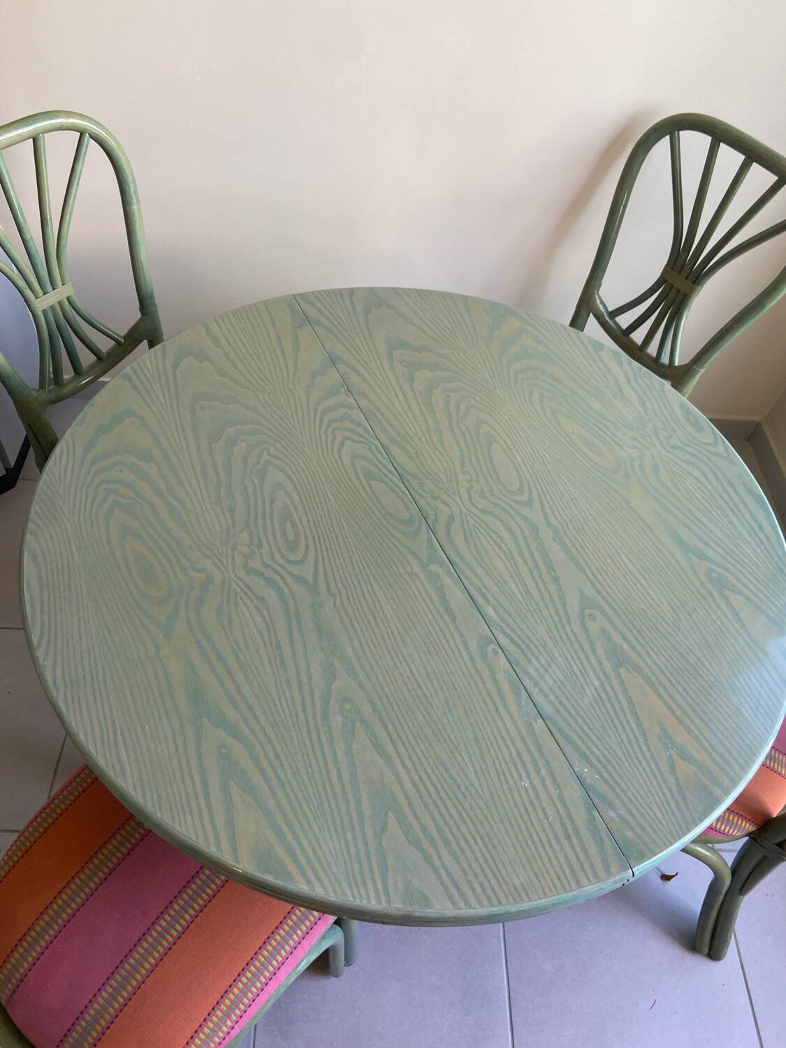 Dining table and 4 rattan chairs