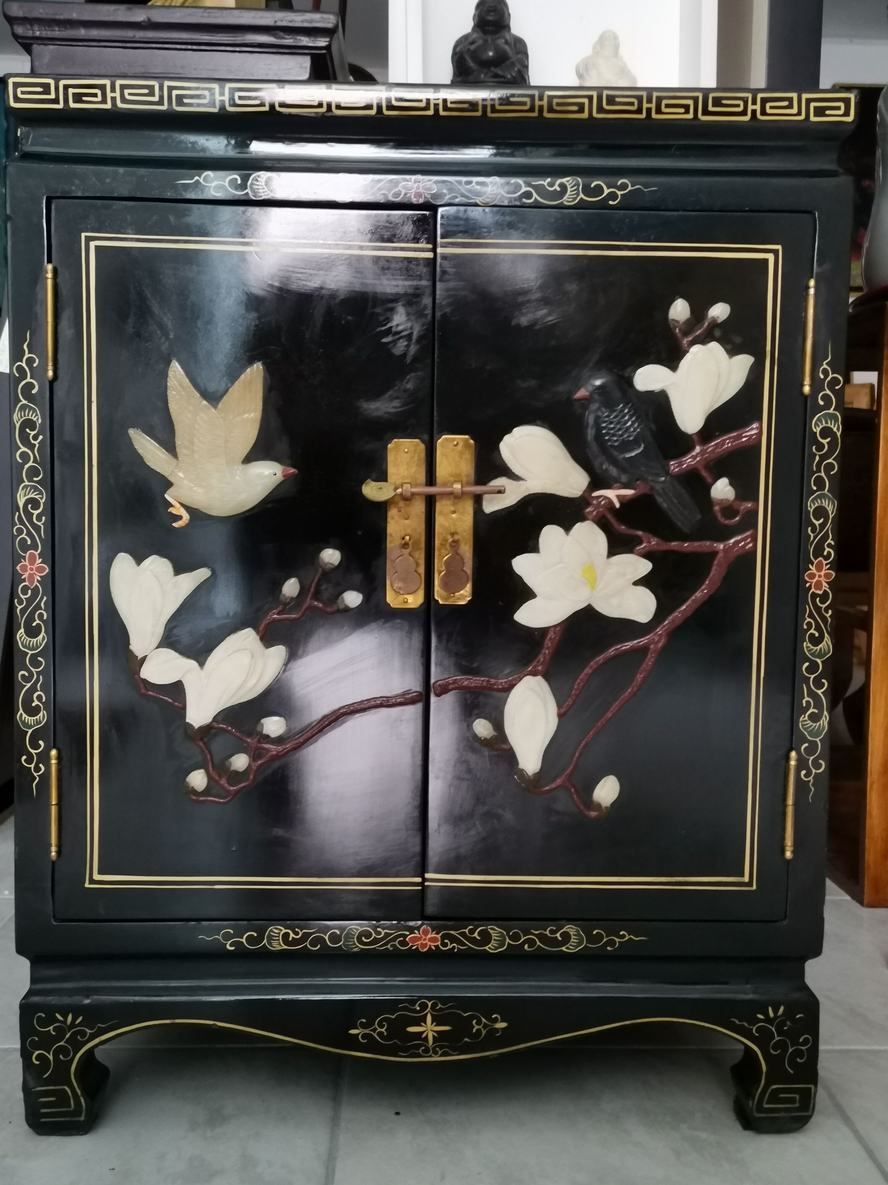 Chinese bar with raised stone 1960