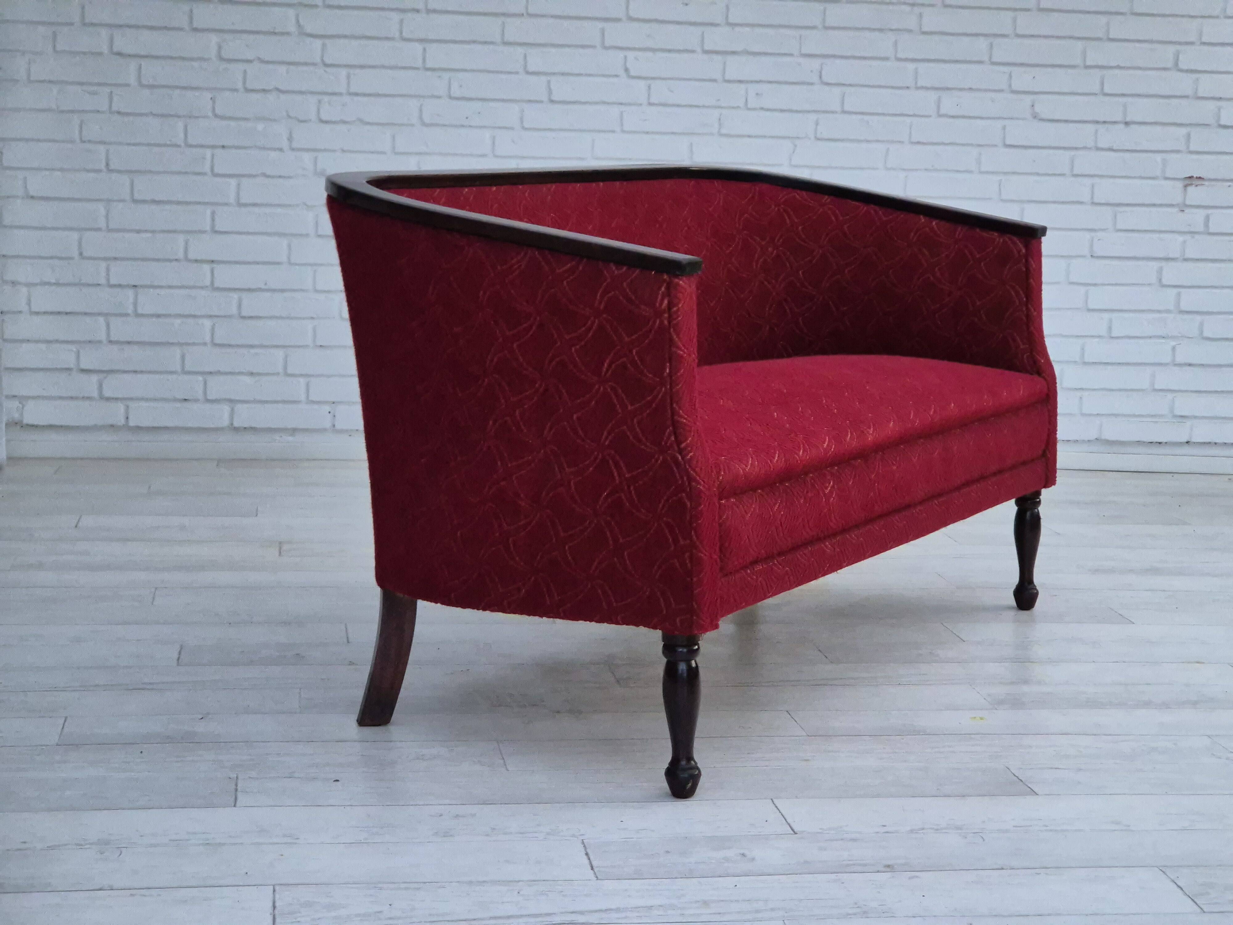 Années 1950, canapé danois 2 places, très bon état d'origine, bois de frêne.