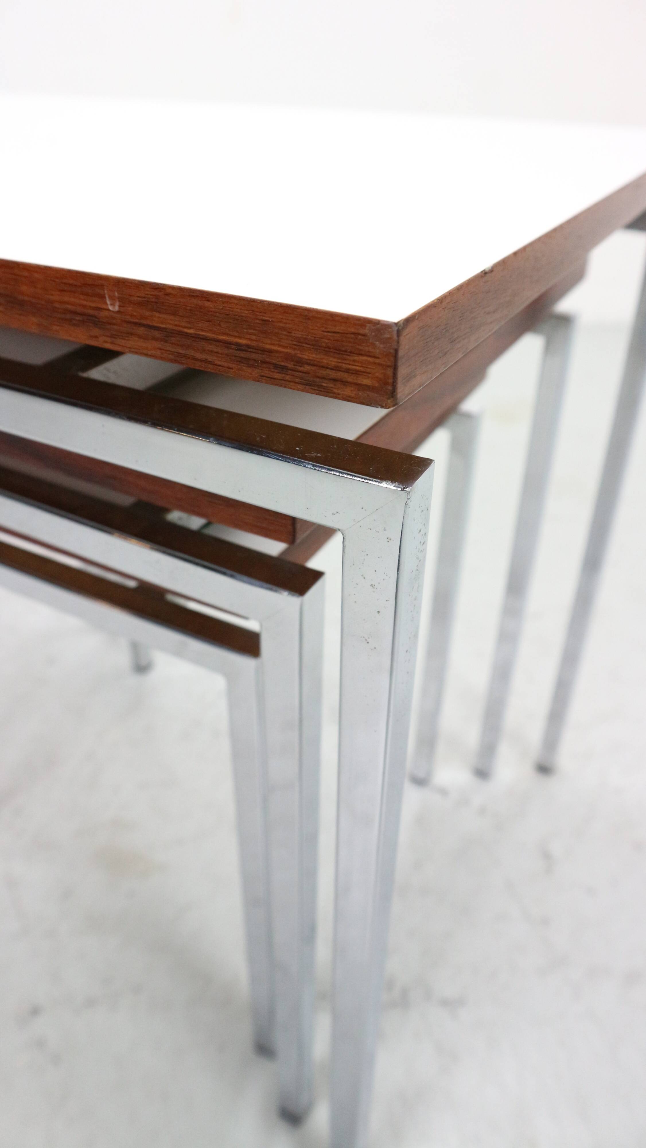 White Nesting Table Set with chrome frame and wood detail, 1970s