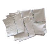 Sheet and pillowcases with small flower embroidered braid