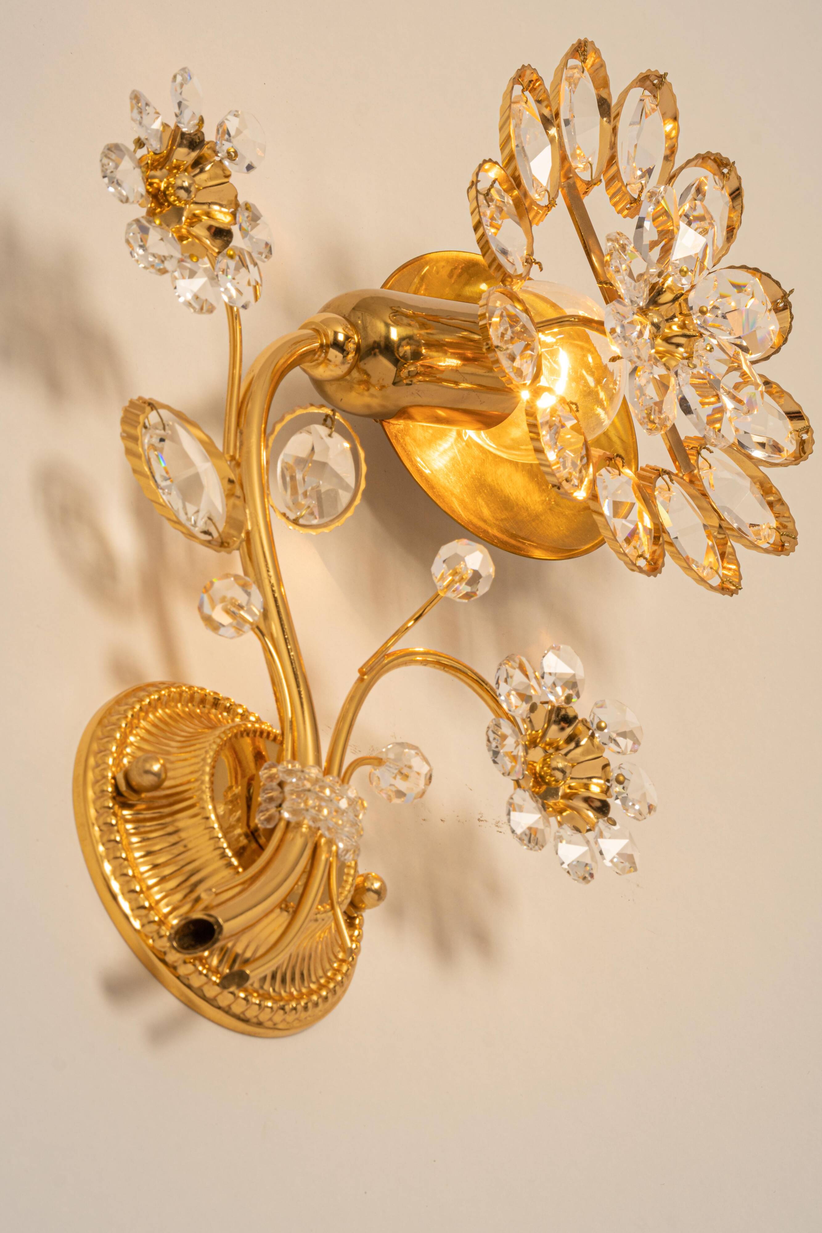 Sconce in gilded brass in the shape of a flower by Palwa, Germany, 1970s.