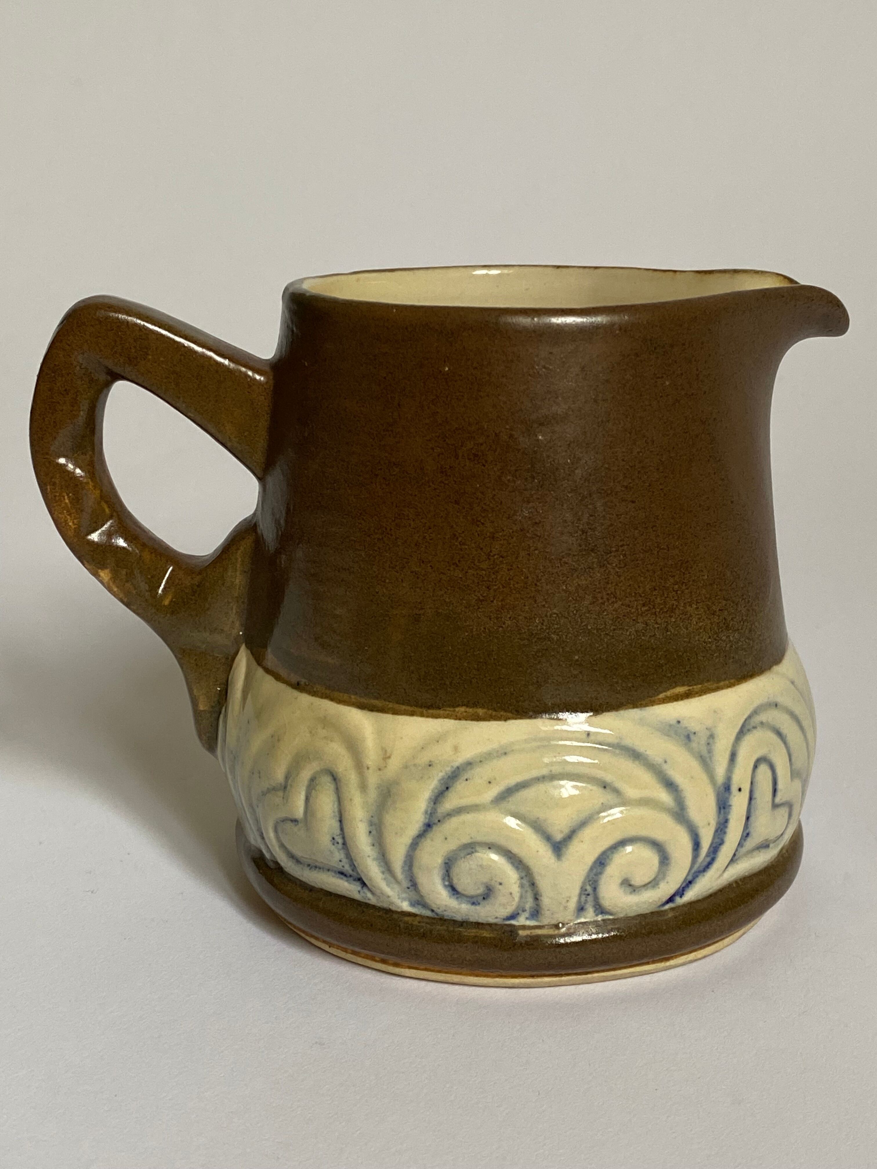 Theiere and milk jar thereof