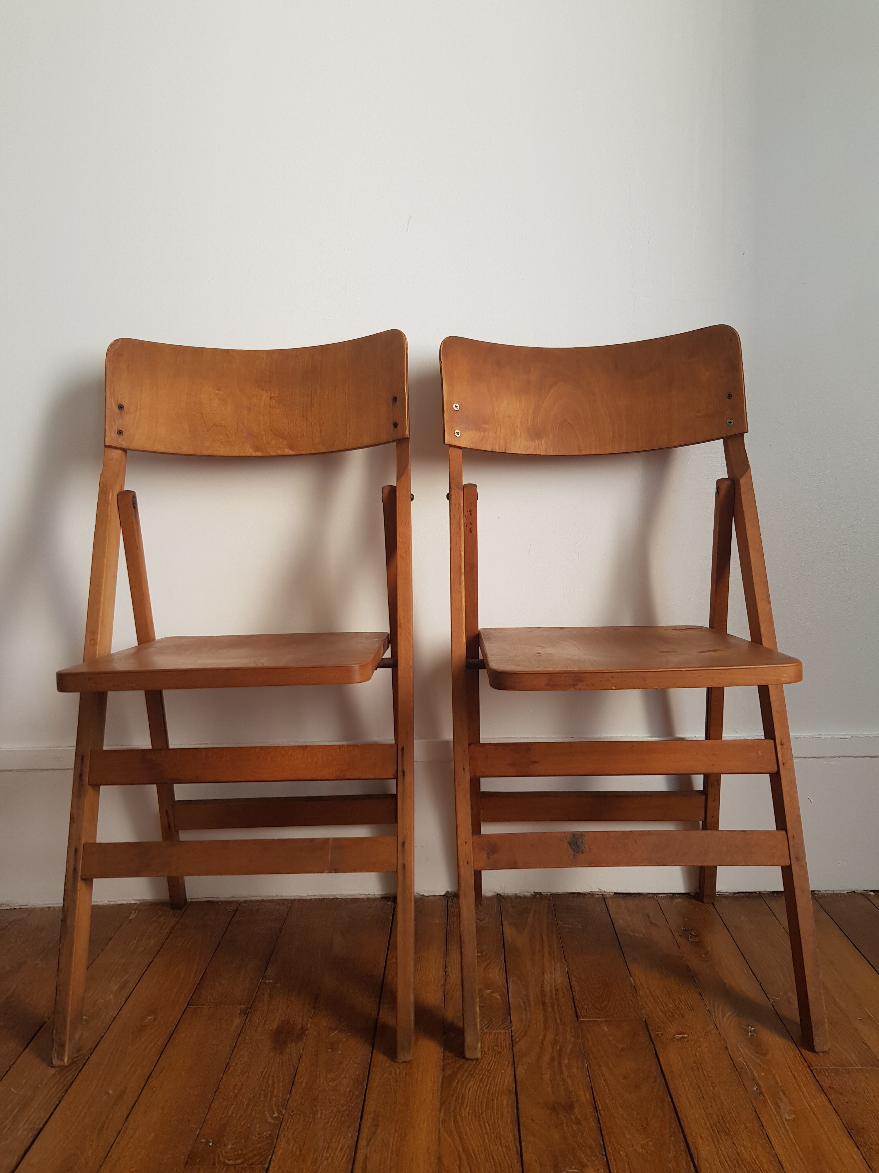Folding baumann chair