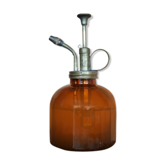 Tinted glass spray bottle