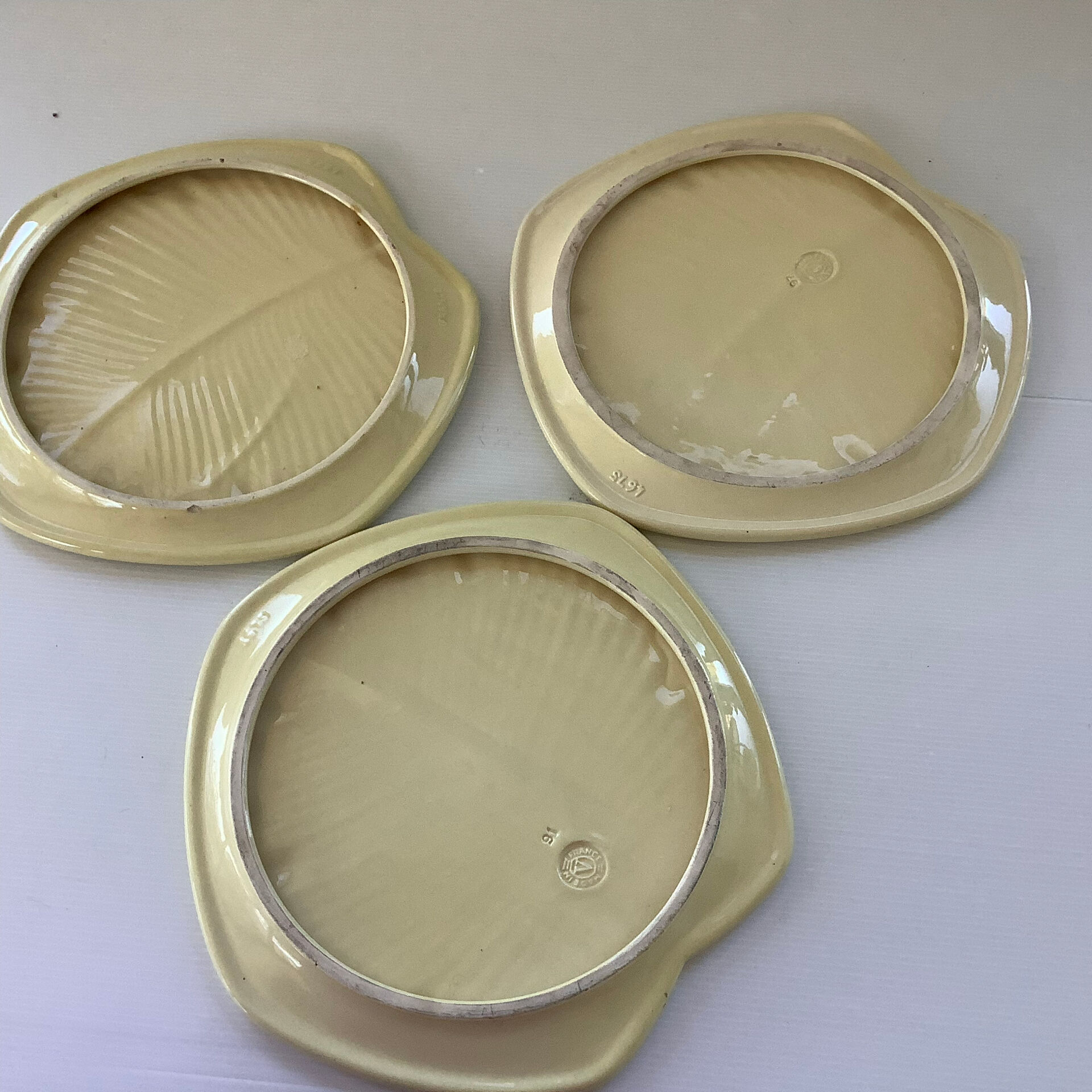 Verceram Set of 16 Vintage Leaf Pieces