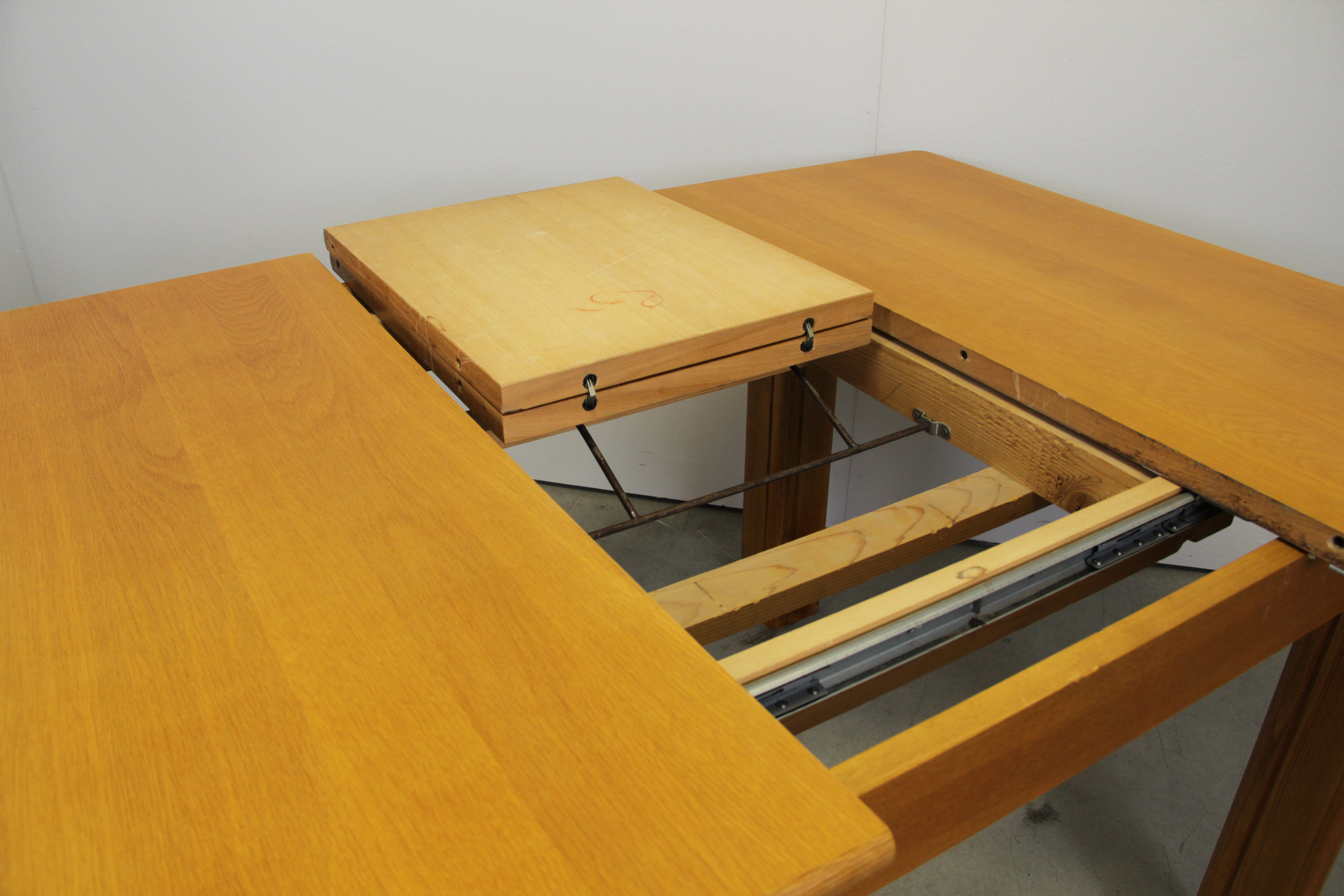 Table à manger extensible en chêne carré, Italie années 1970