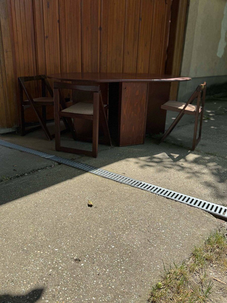 Vintage folding chairs and drop-leaf dining table, 1960s, set of 5