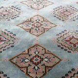 Old oriental carpet made hands. Signature. (175 x 125 )