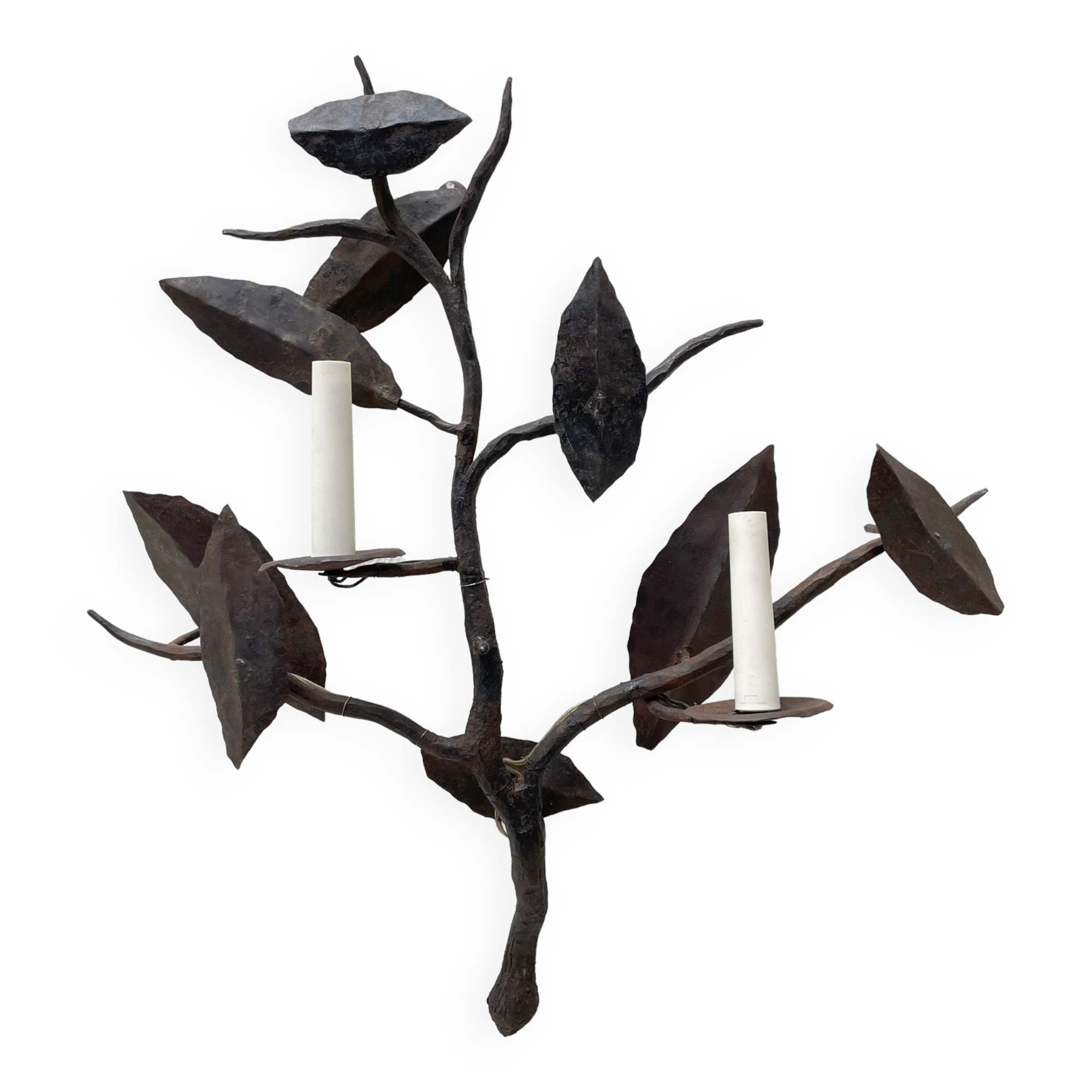 Wall lamp in wrought iron.