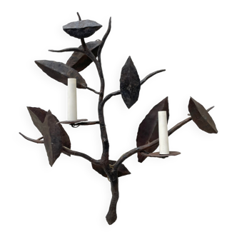 Wall lamp in wrought iron.