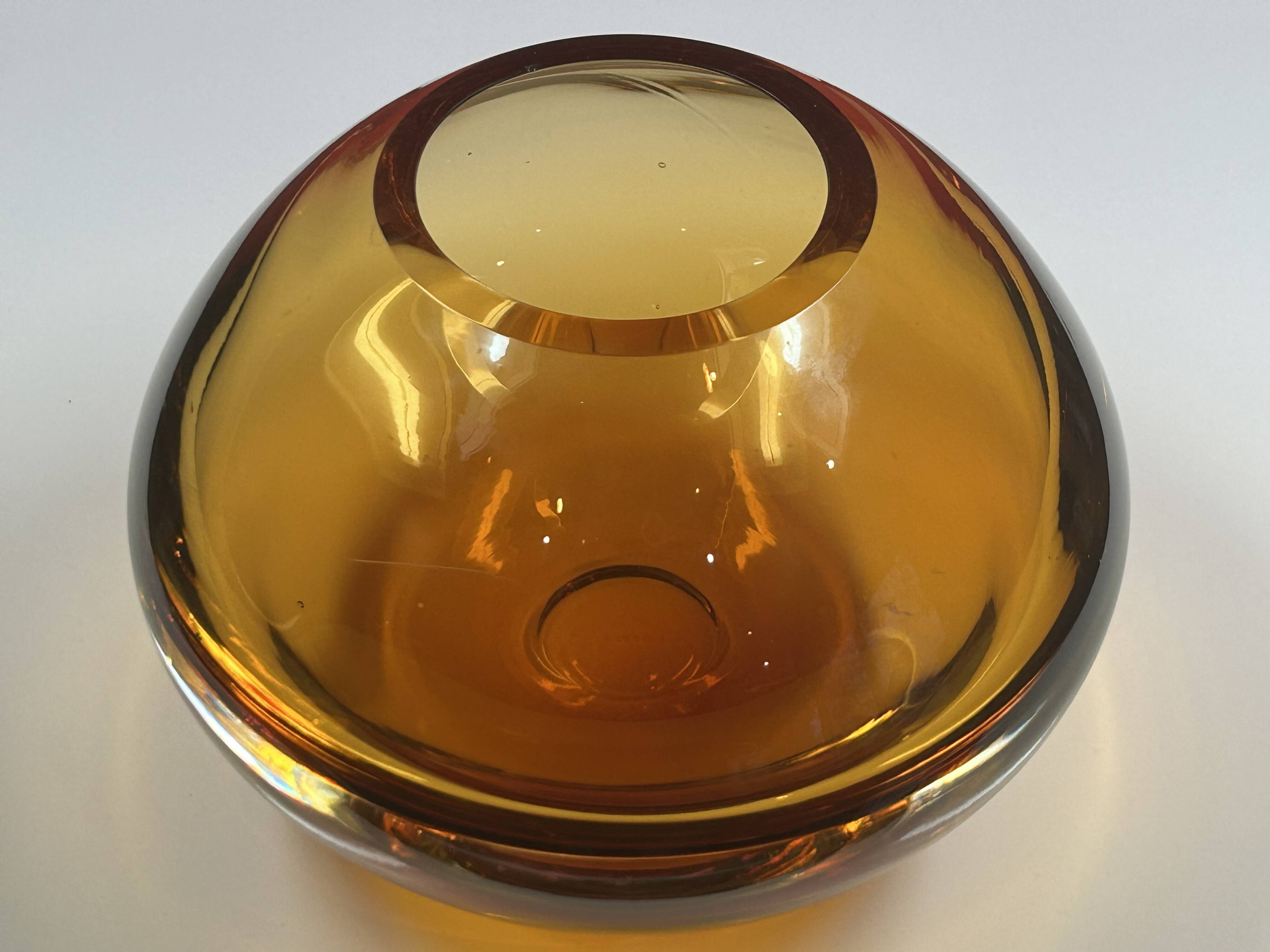 Large and heavy Murano glass vase, superb condition, 21 x 16 cm, circa 1970