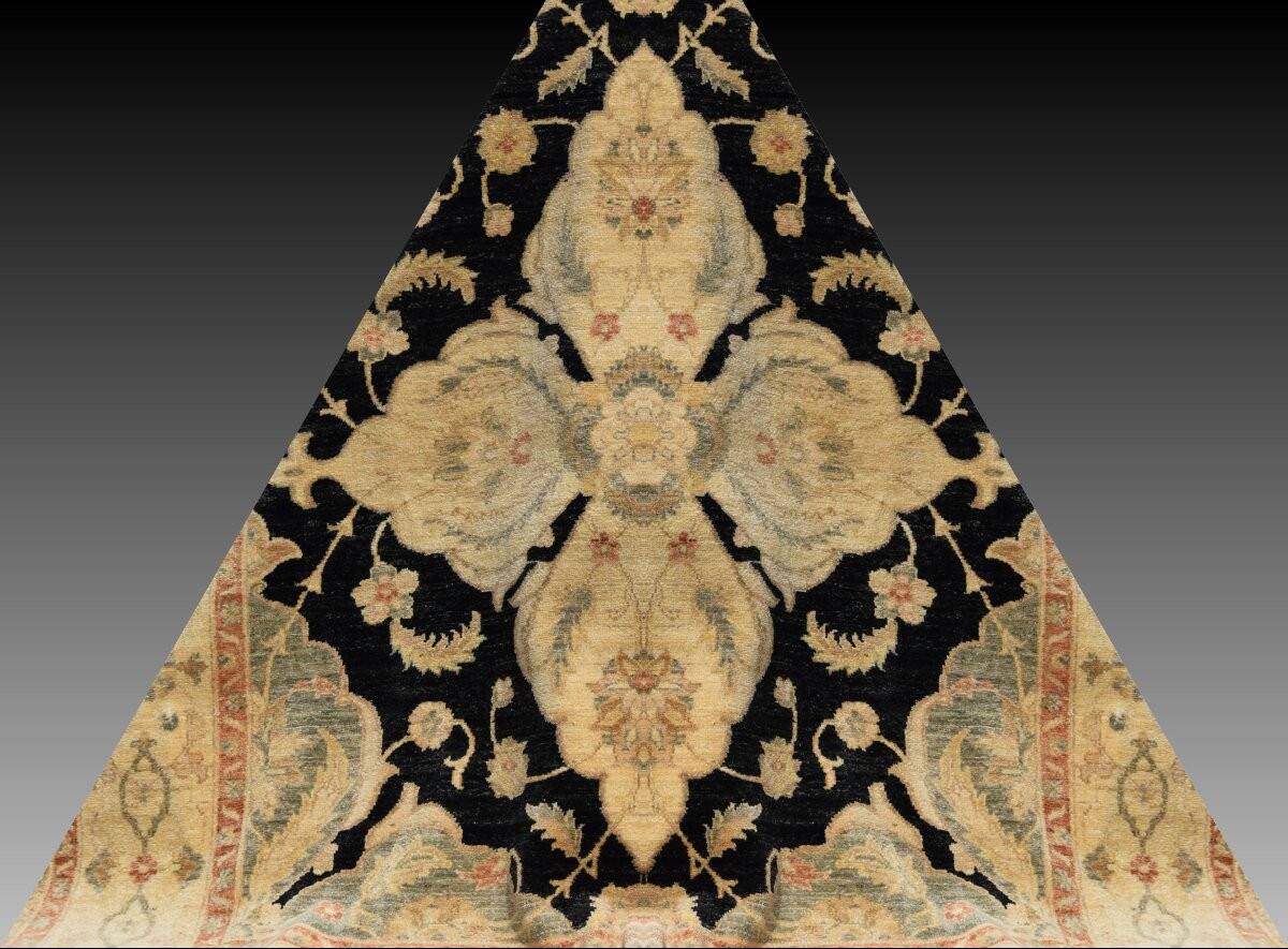 Oriental Ziegler rug: 1.96 x 2.10 Metres - Handmade Wool "Galerie Sardje"