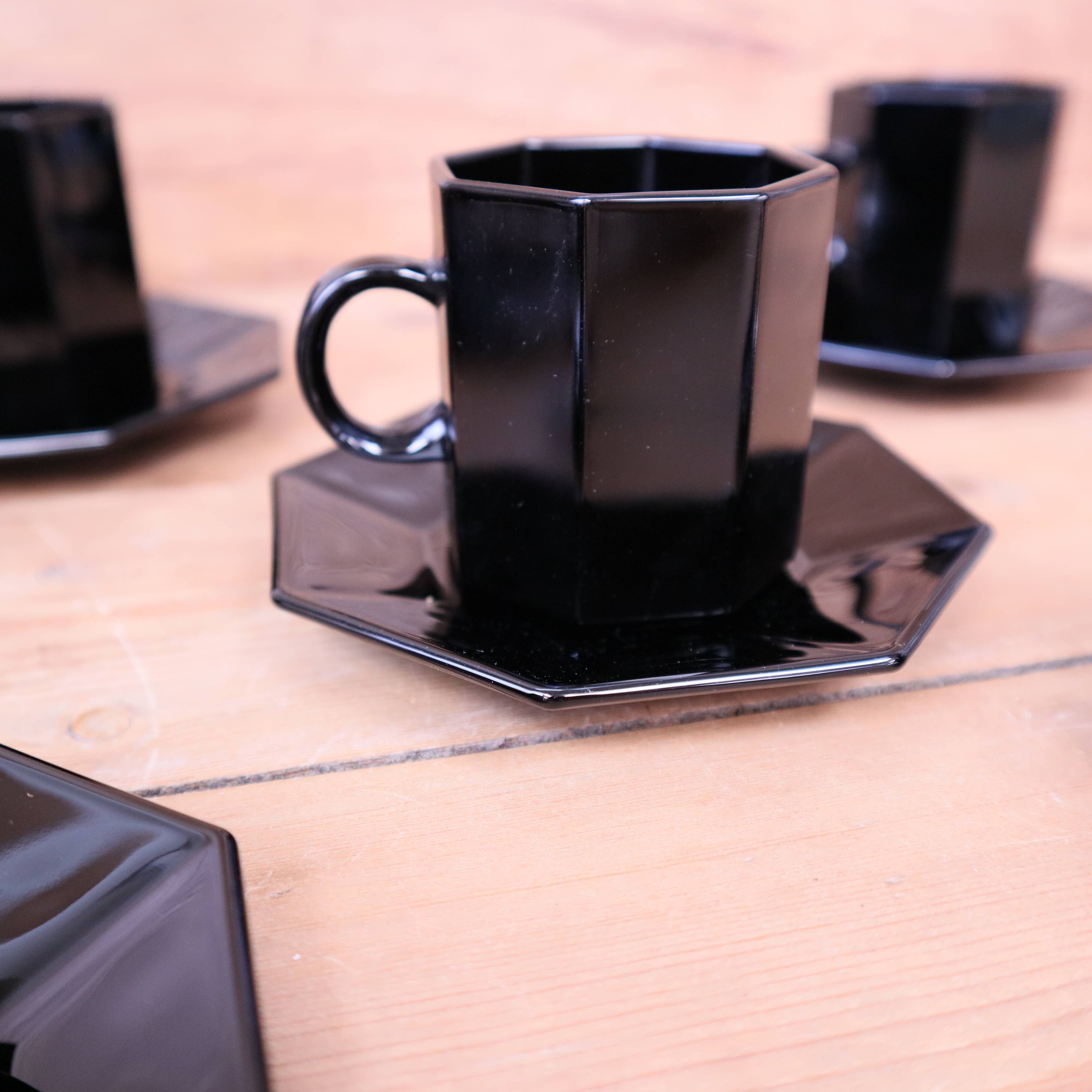Set of 9 black coffee cups and saucers ARCOROC "Octime"