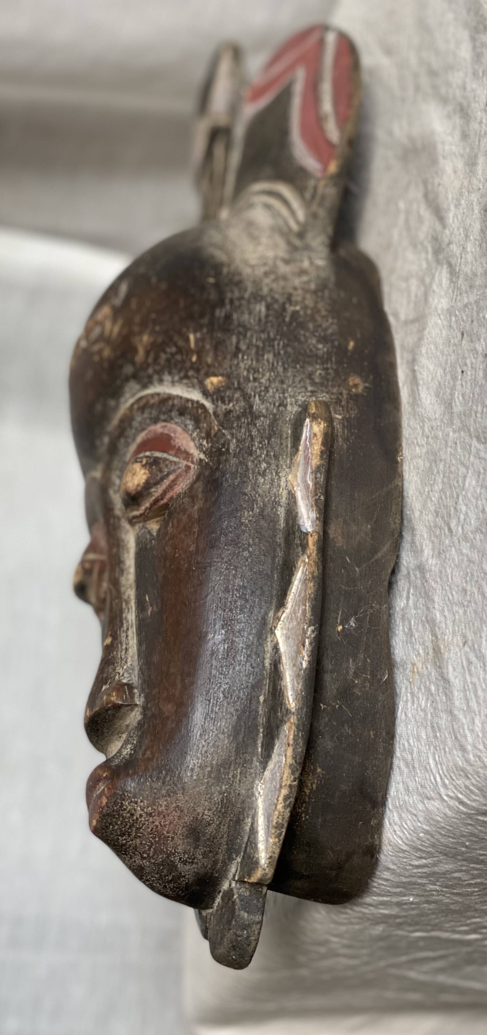 Masque africain bois sculpté polychrome