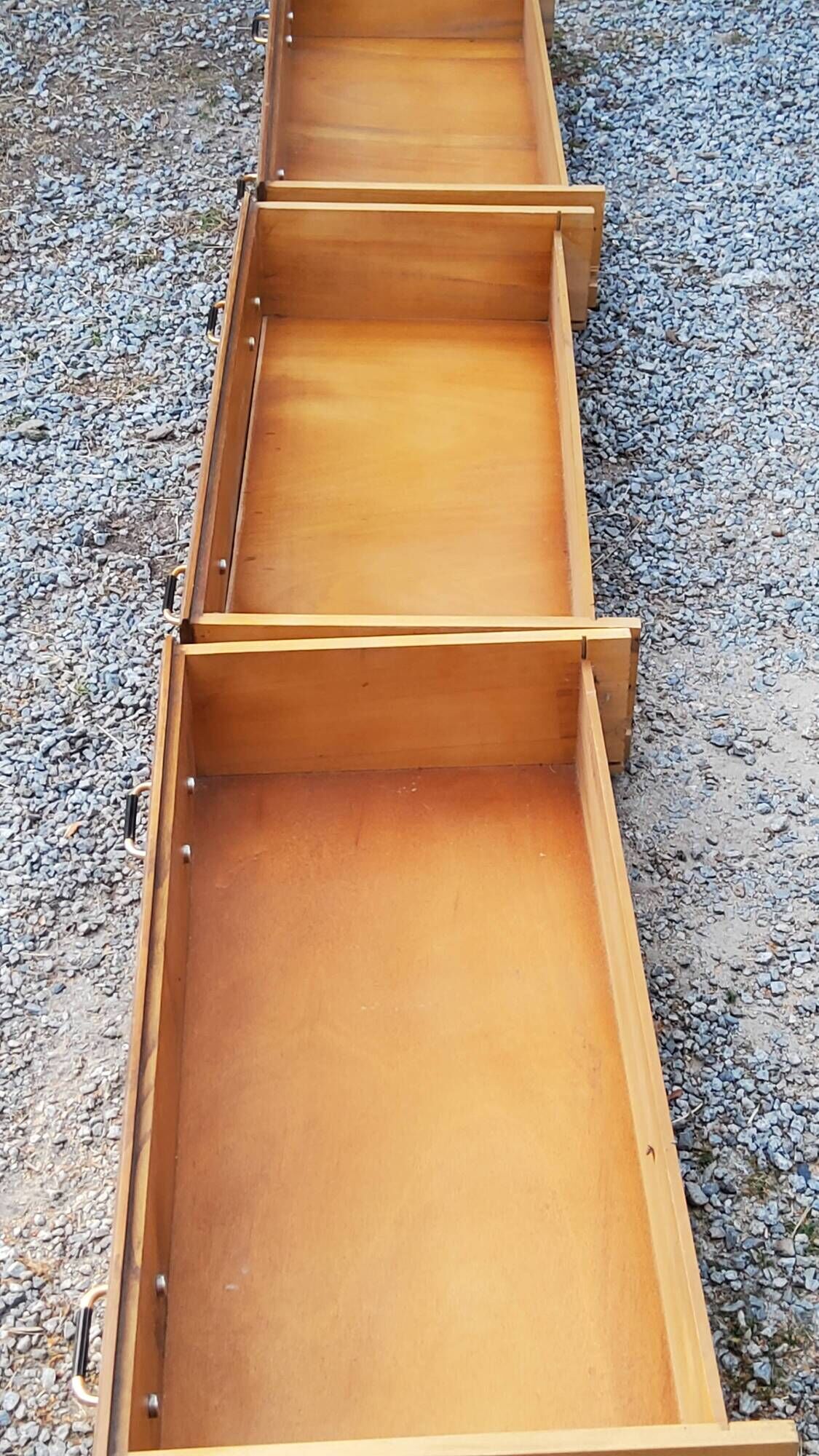 Vintage chest of drawers in golden oak from the 50s with 3 drawers and spindle-legged shelf