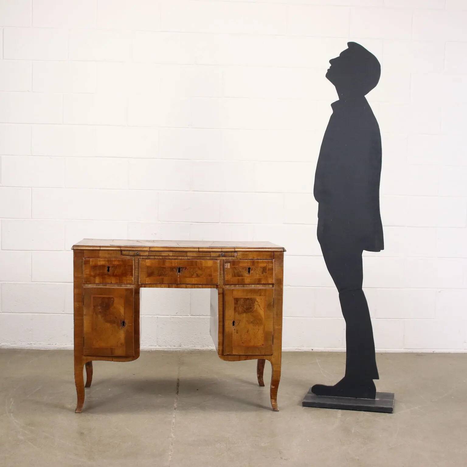 Bureau en bois divers, Italie, XXe siècle