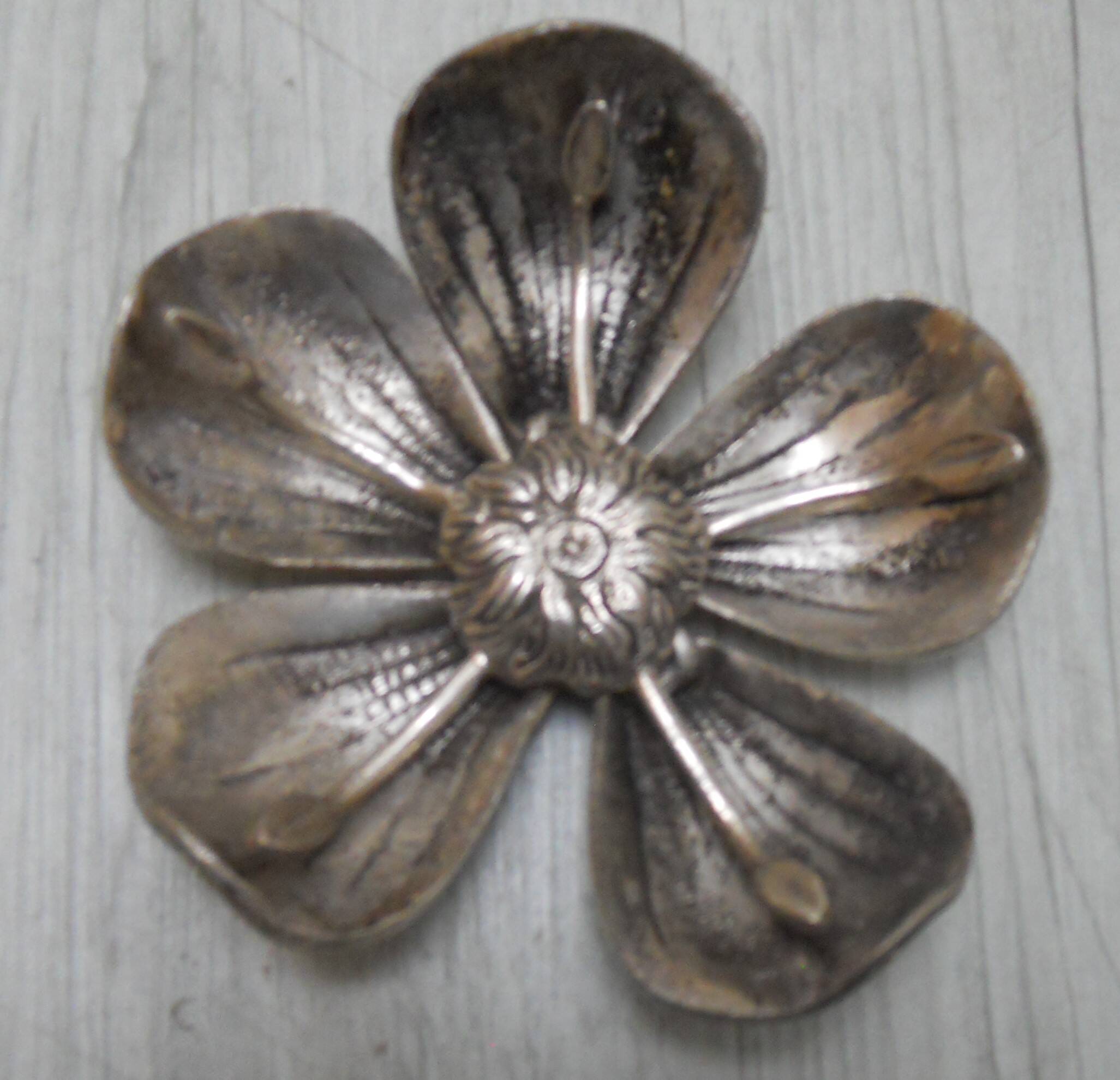 Vintage Gucci style flower ashtray