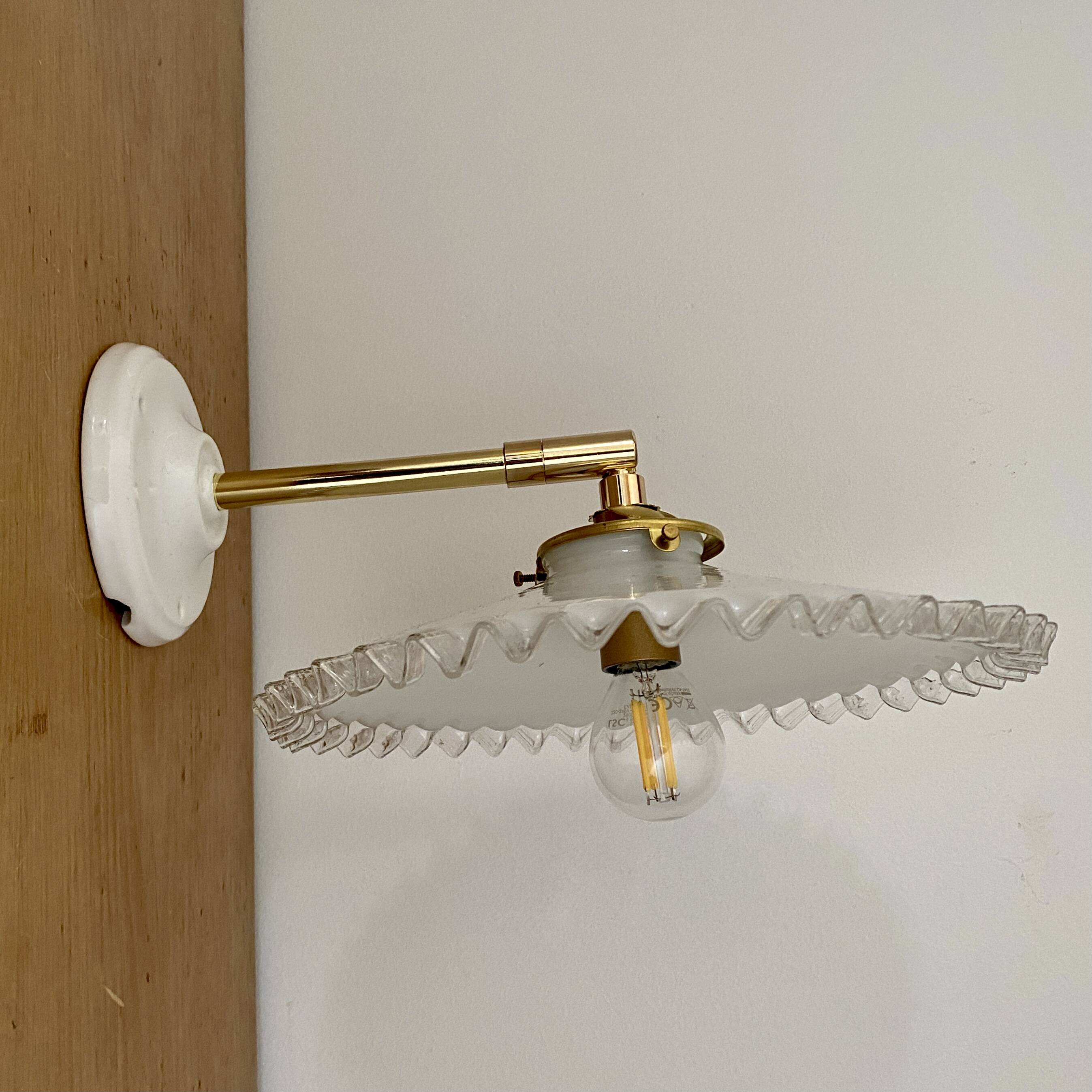 Applique abat-jour vintage en opaline blanche