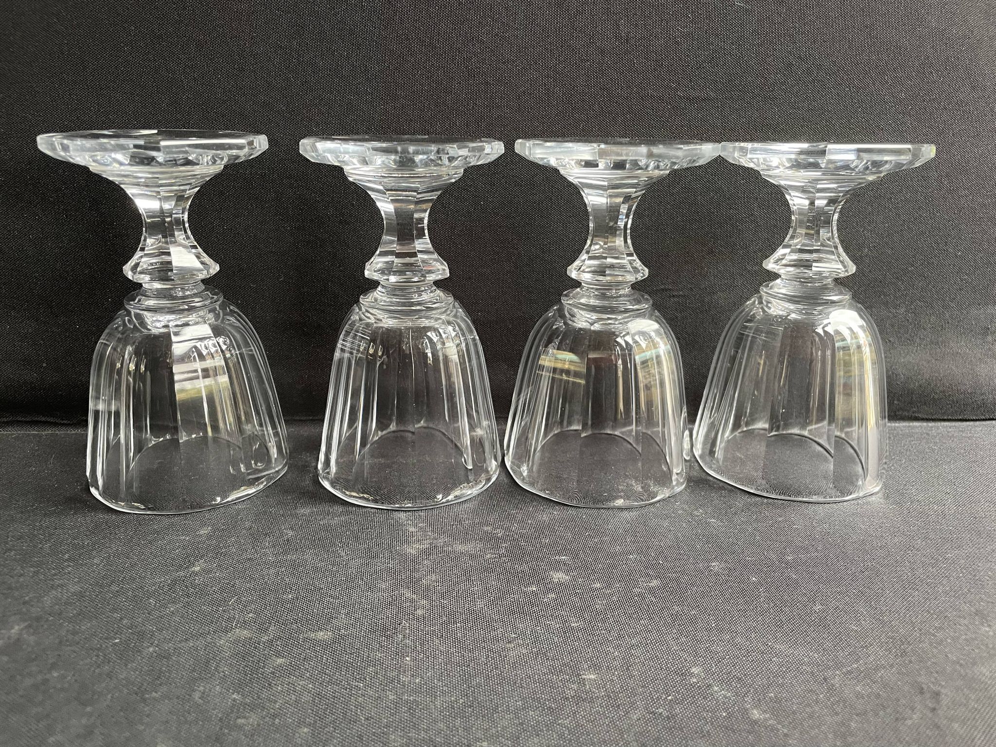 4 Verres à vin – Cristal fort taillé