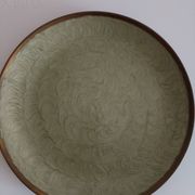 Plat cloisonné et laiton