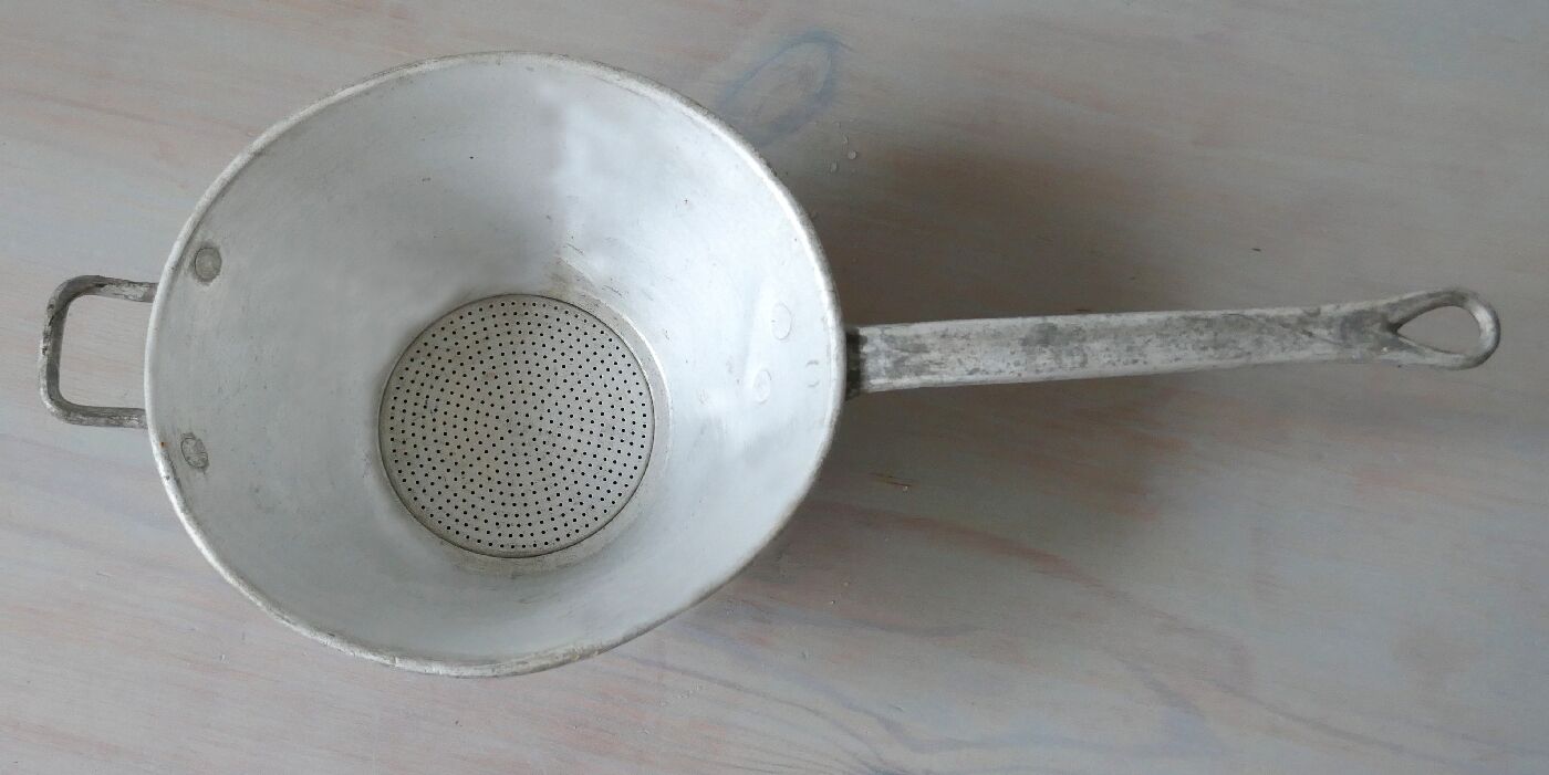 Tournus aluminium strainer