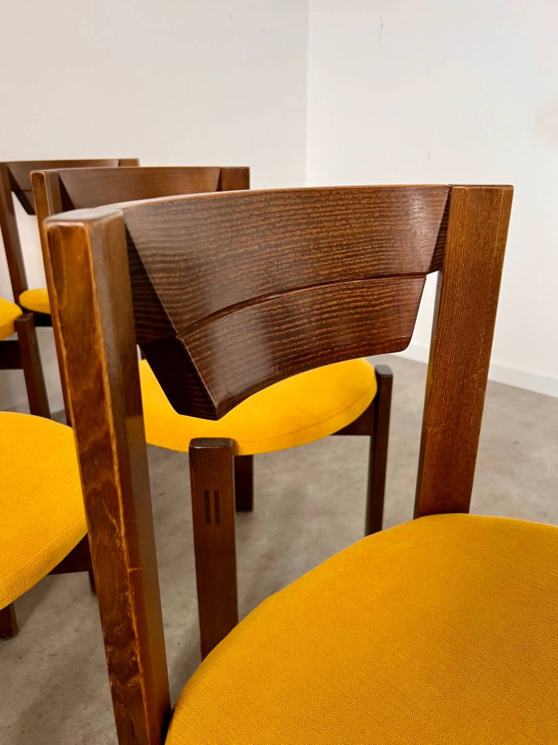 Set of 6 Scandinavian style chairs Girsberger 70s vintage solid wood mustard yellow