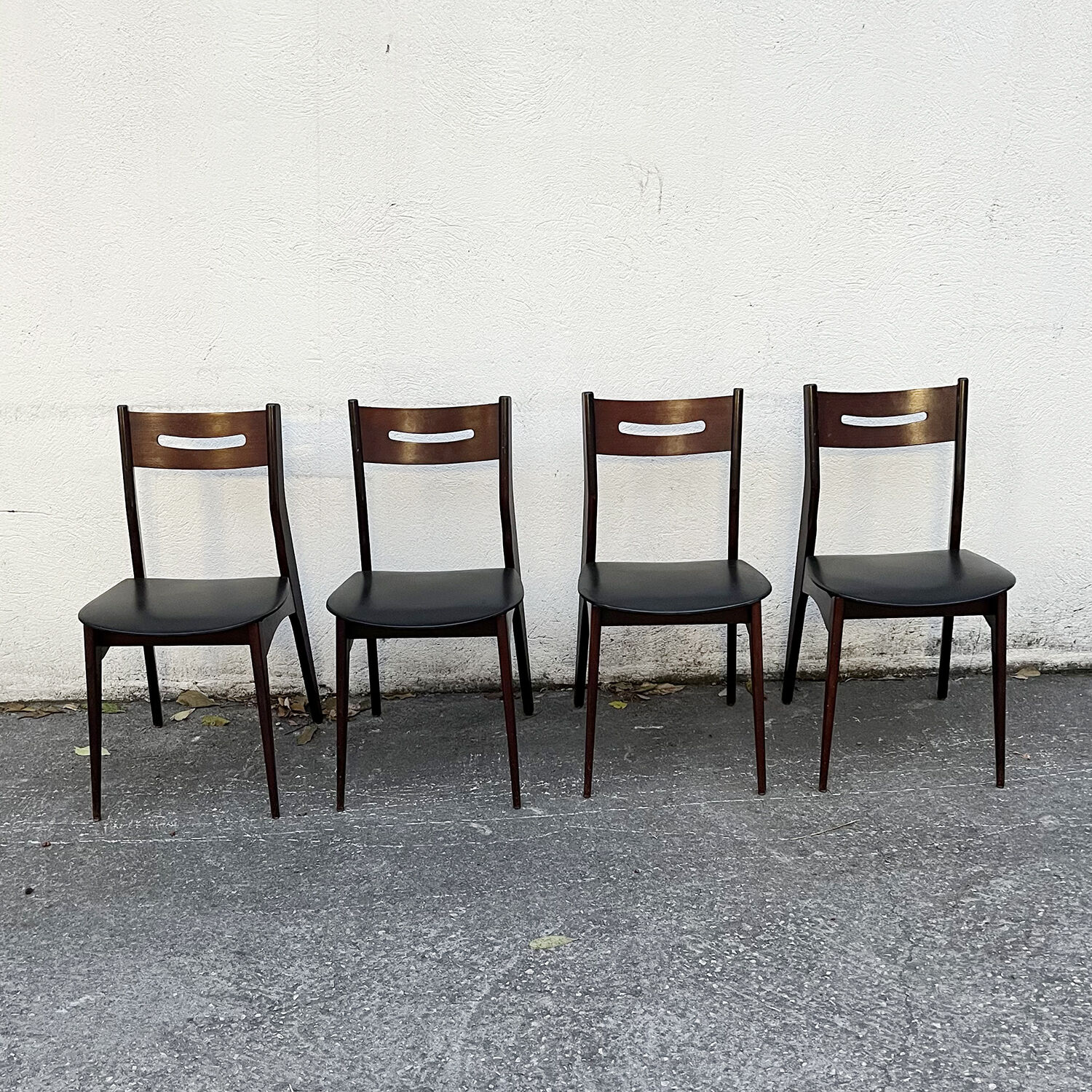 Series of 4 Scandinavian chairs