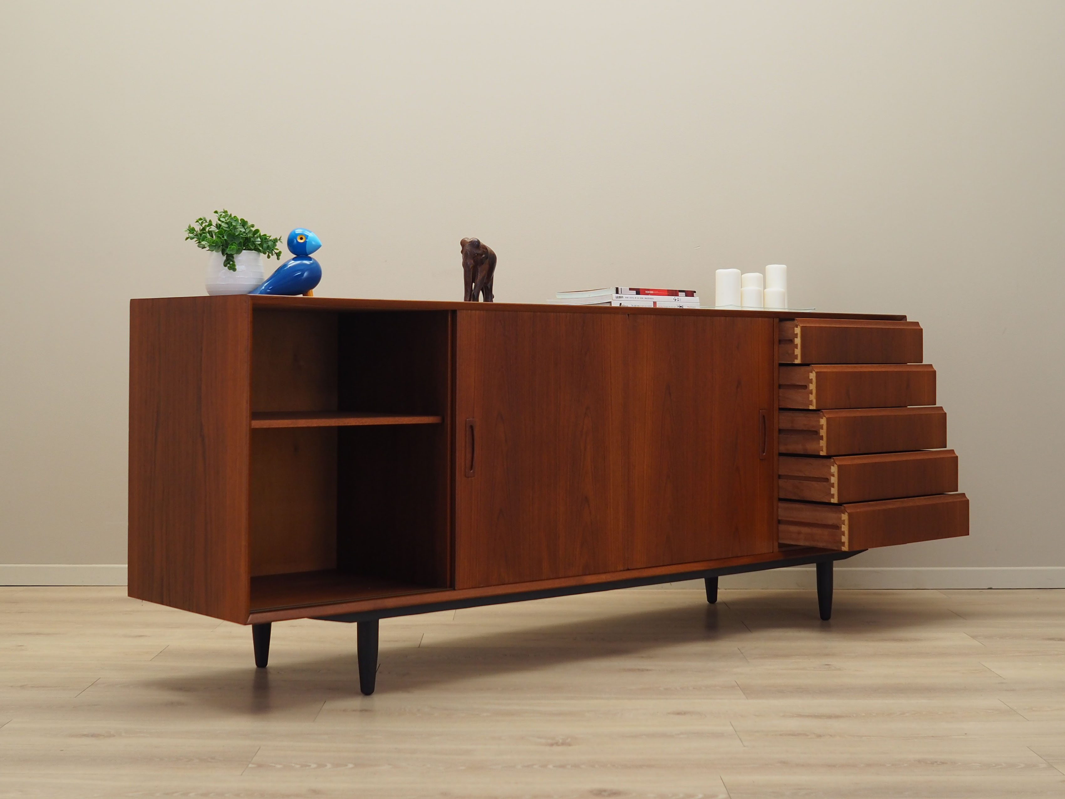 Enfilade en teck, design danois, années 1970, production: Danemark