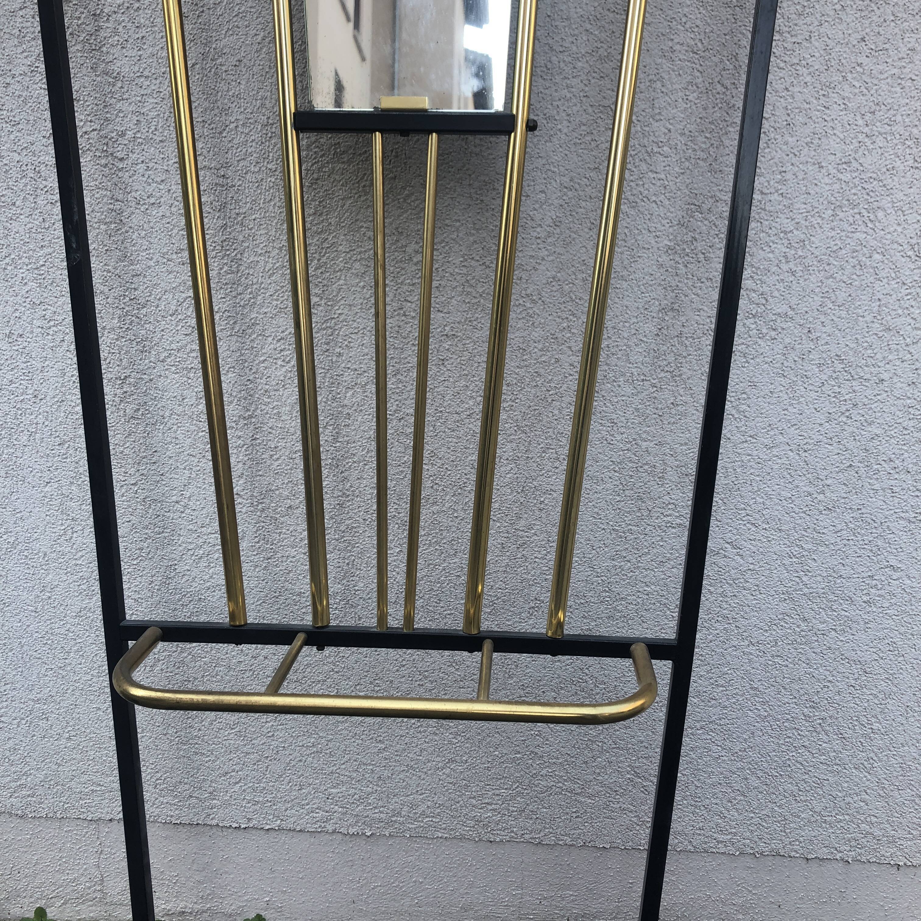 Coat rack cloakroom