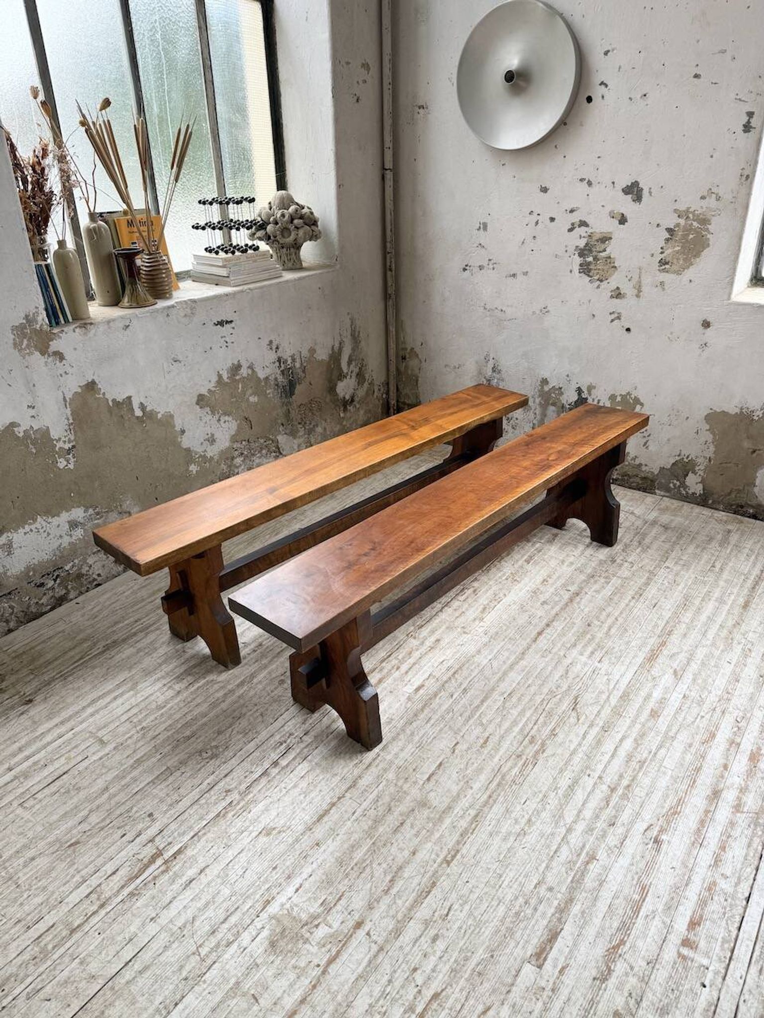 Paire de bancs noyer 1900