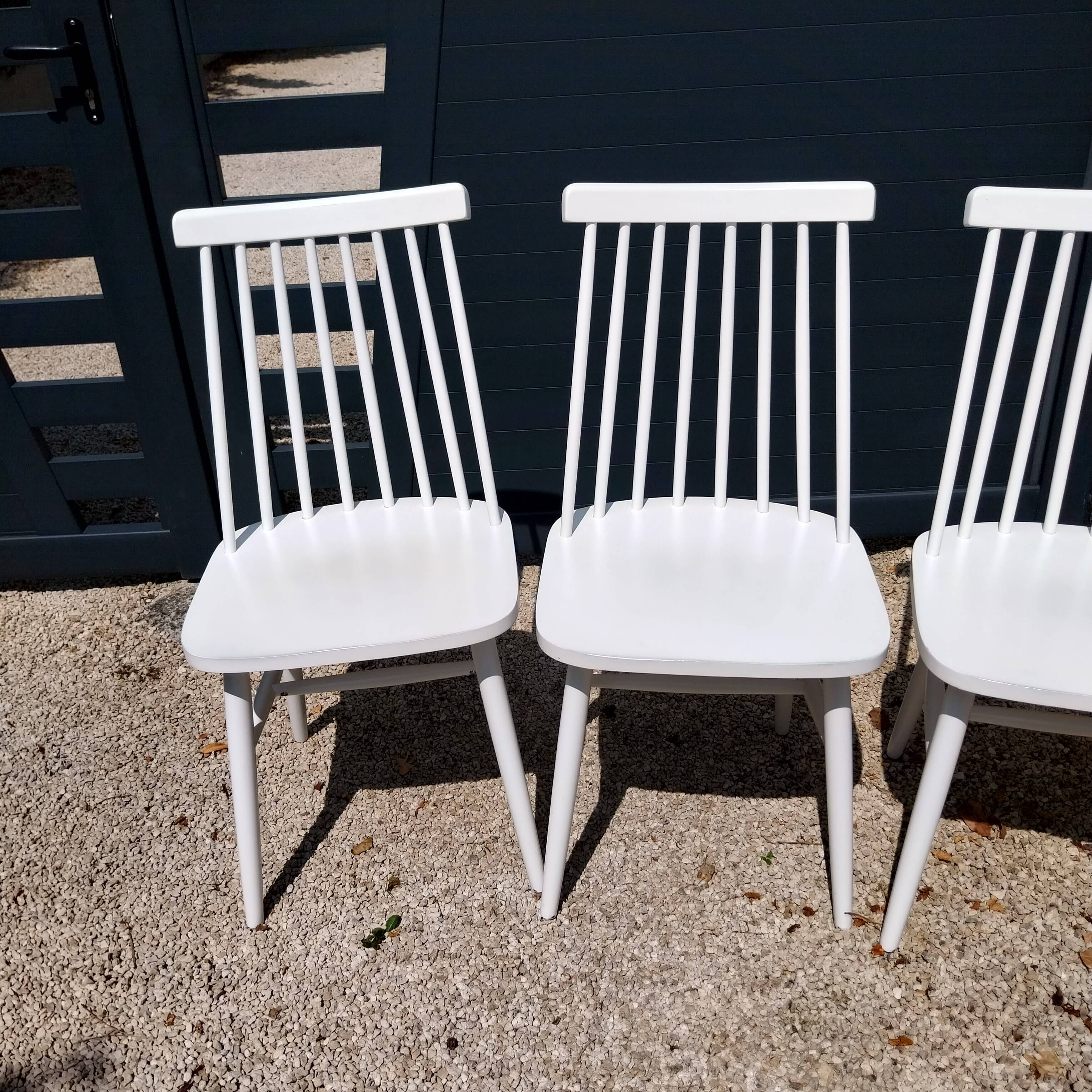 Lot 4 Scandinavian style chairs