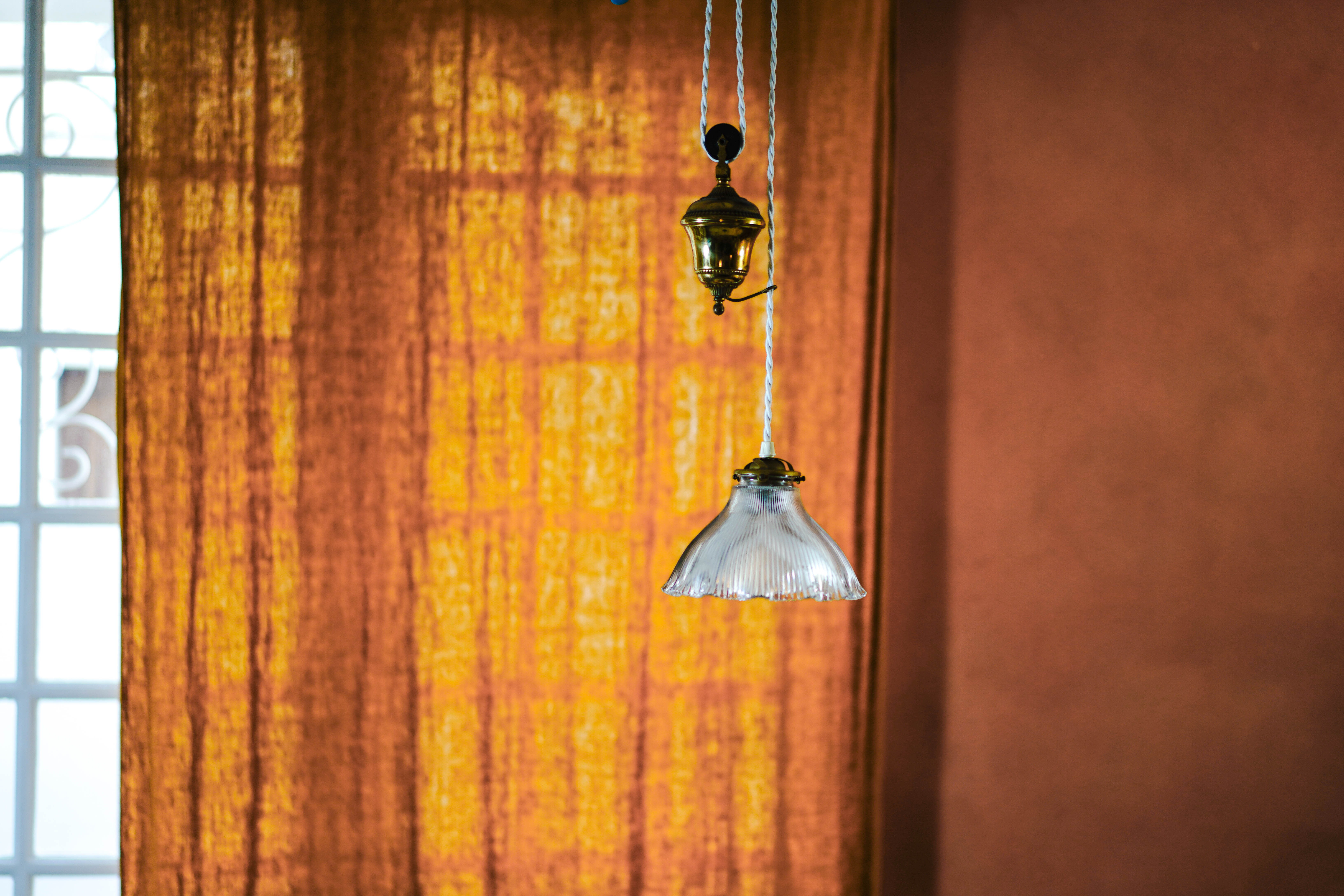 Suspension rises and falls in brass, glass lampshade #holophane