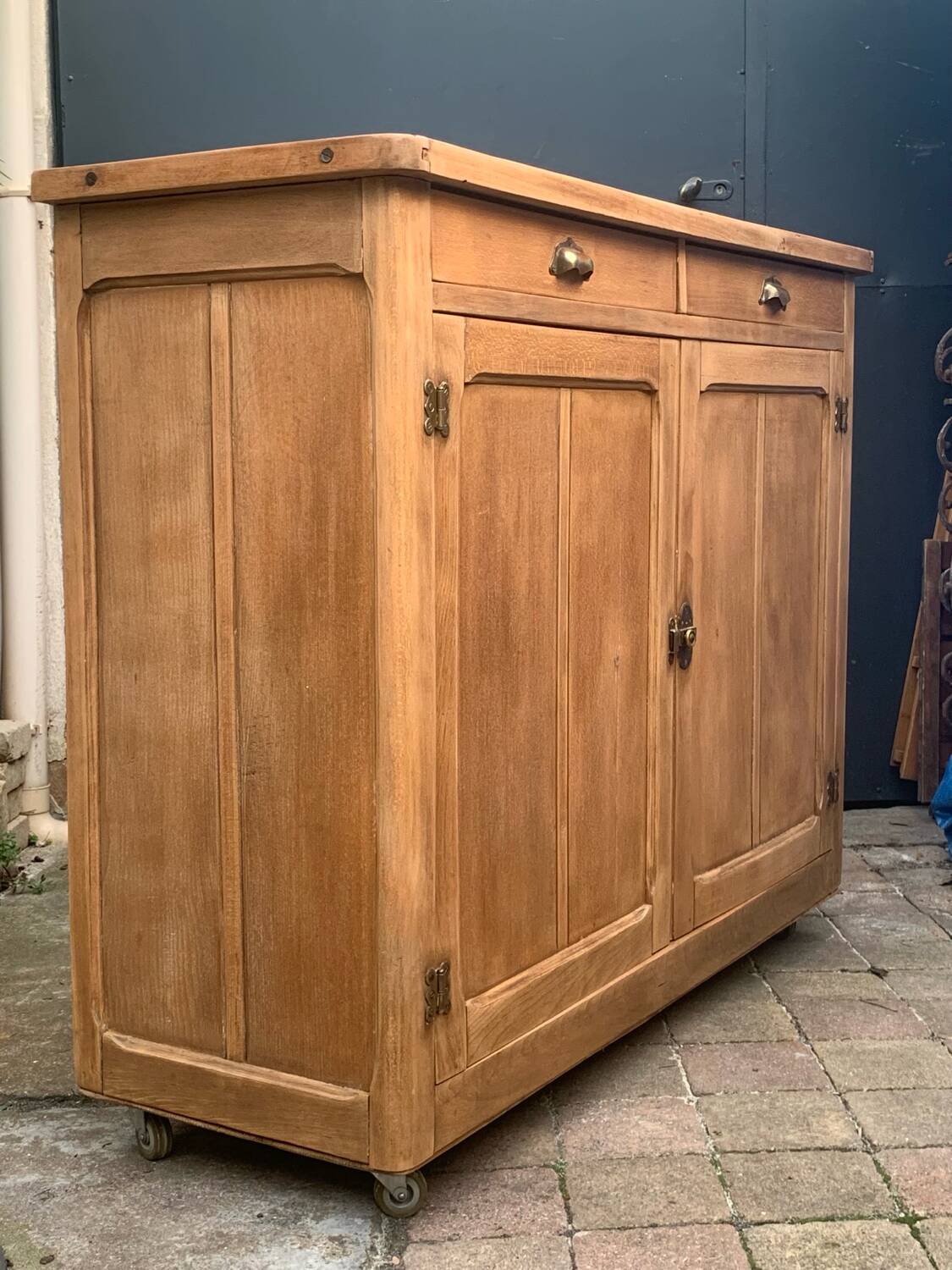 Grand Parisian buffet with billot and butterfly hinges, raw wood, 1930.