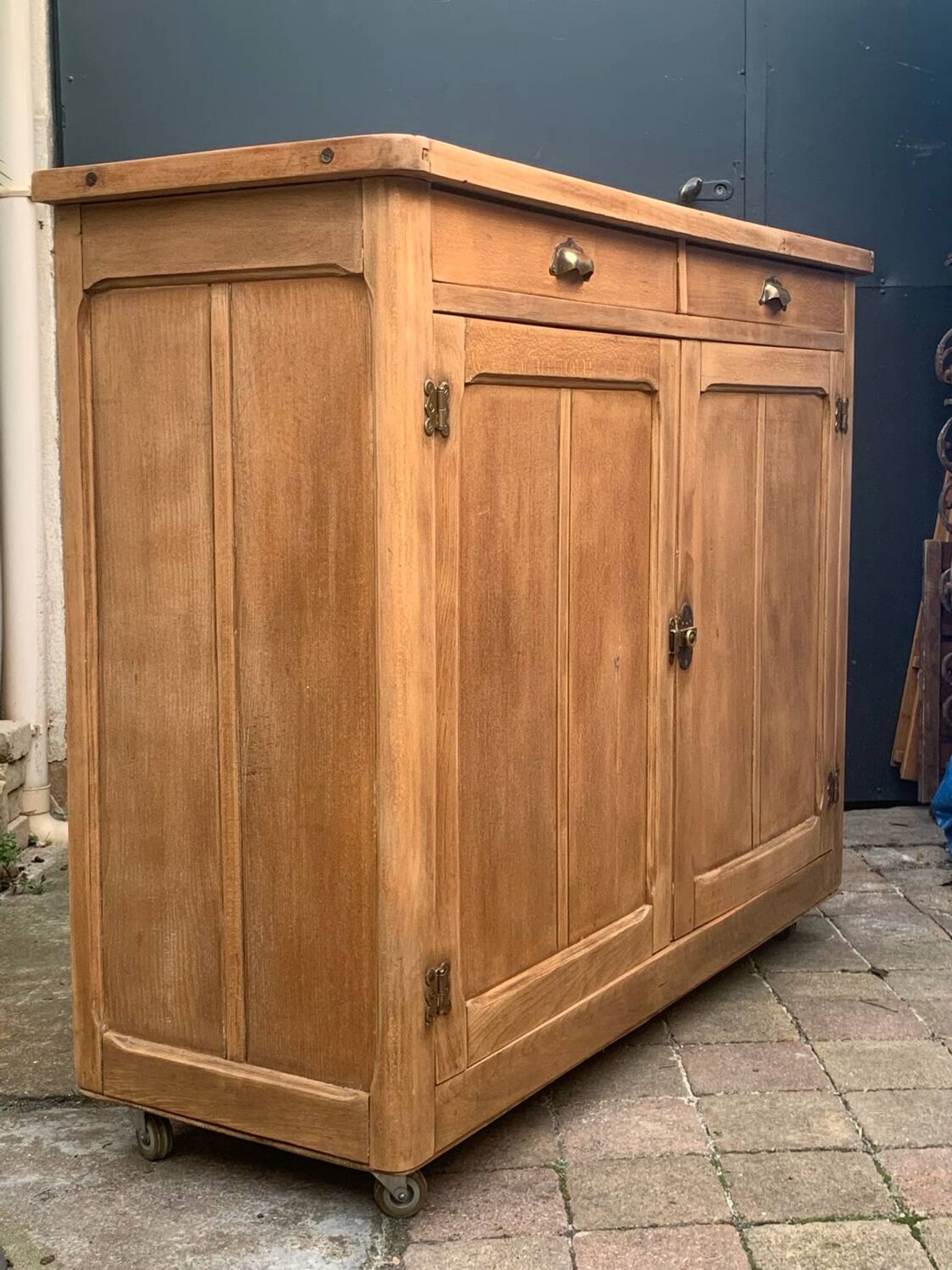 Grand Parisian buffet with billot and butterfly hinges, raw wood, 1930.