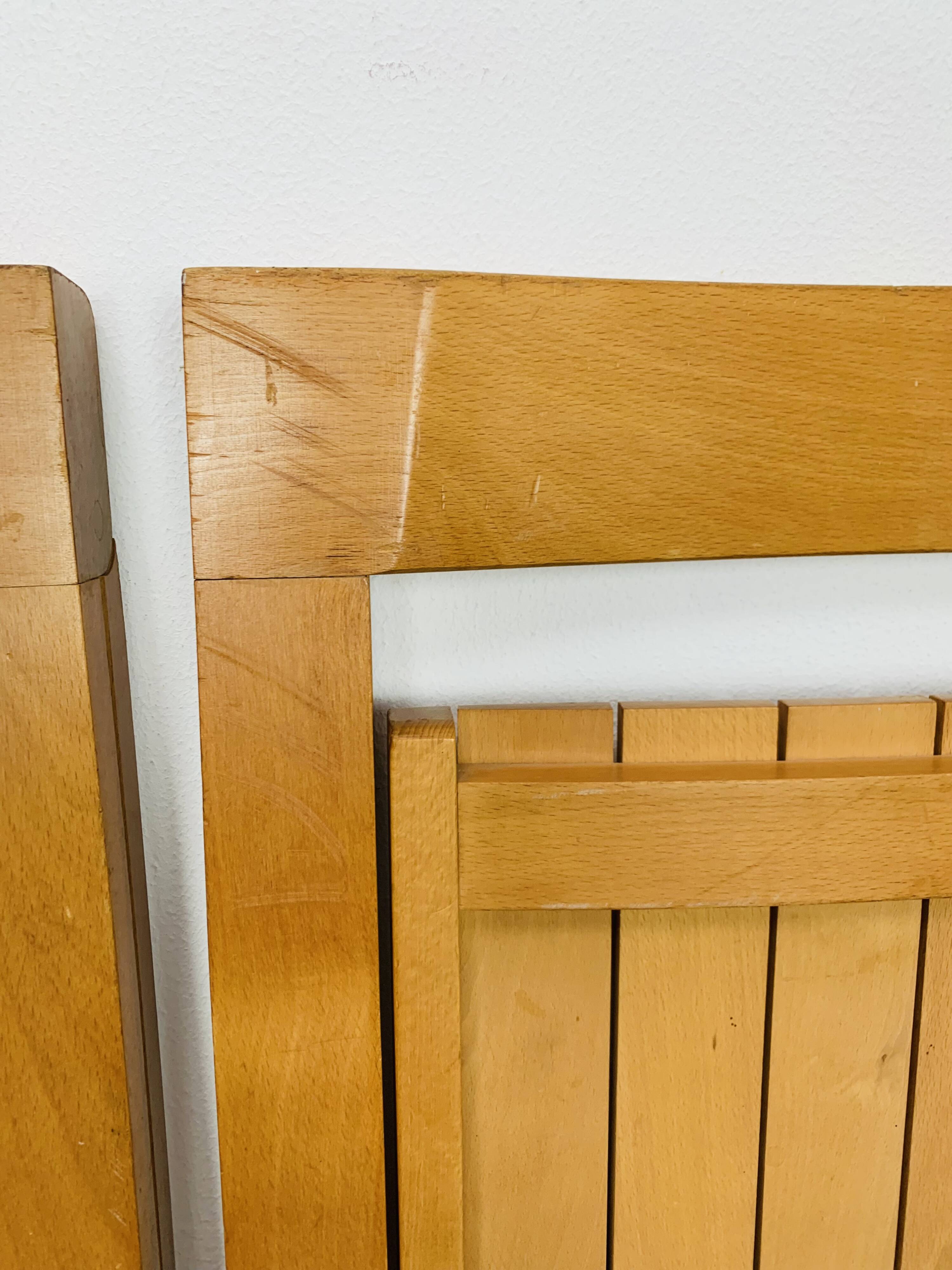 Paire de chaises pliantes par Aldo Jacober, bois, années 60