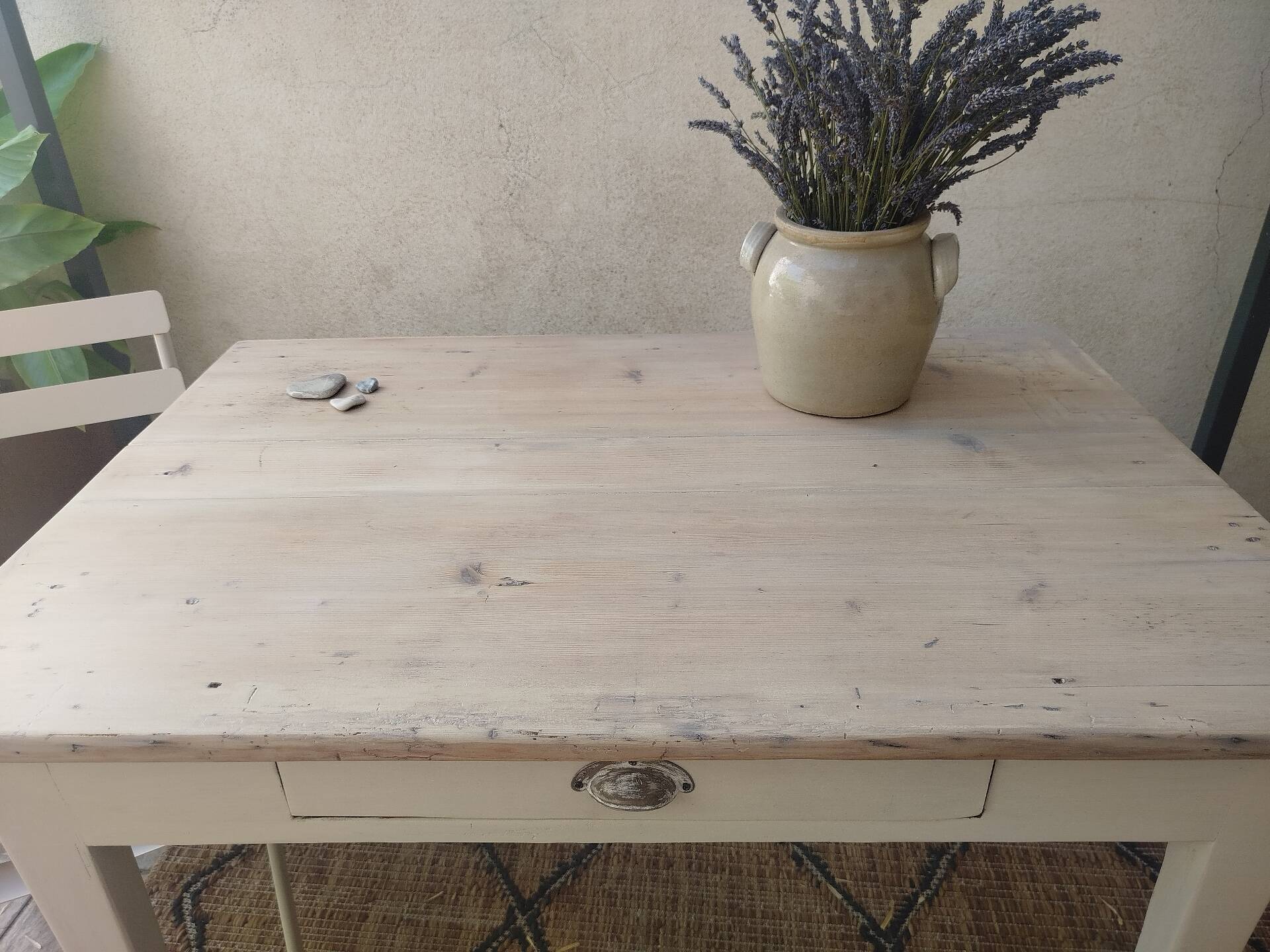 Petite table en sapin