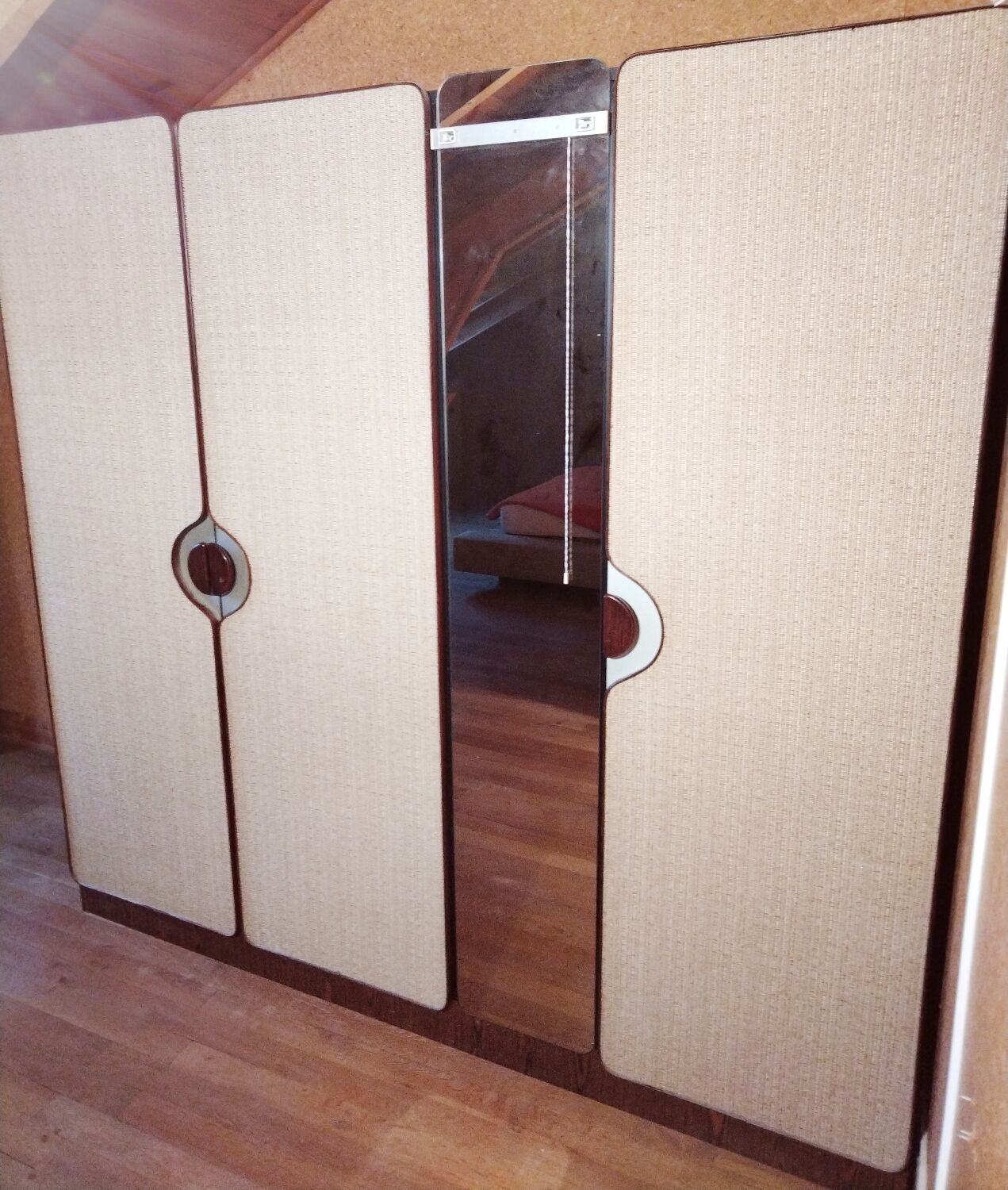 Armoire space age palissandre