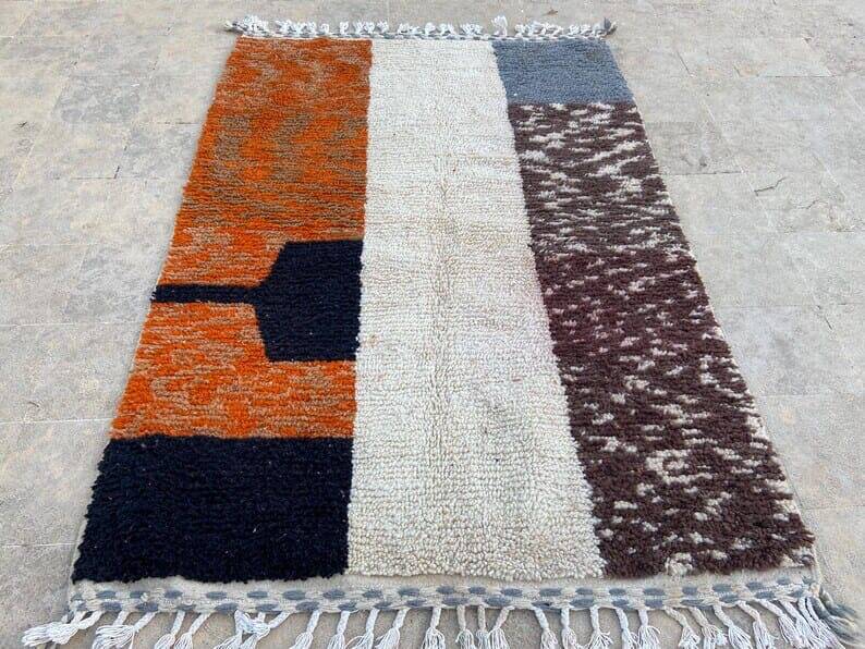 Handmade wool rug in colourful patterns, size 150x250 cm.