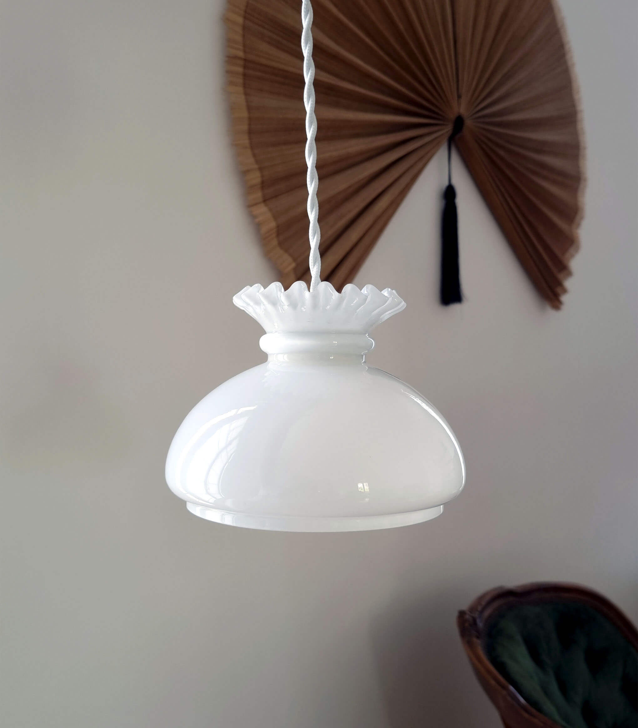 Opaline walking lamp