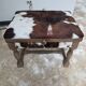 Tabouret coffre vintage en bois et peau de vache
