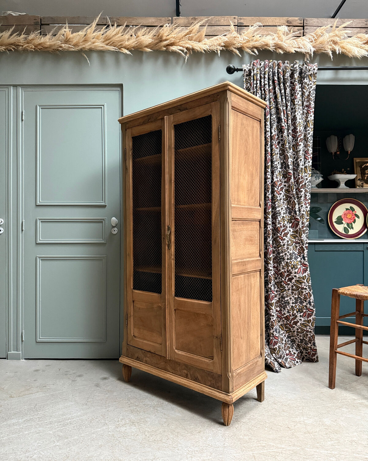 Old library with grilles (renovated)
