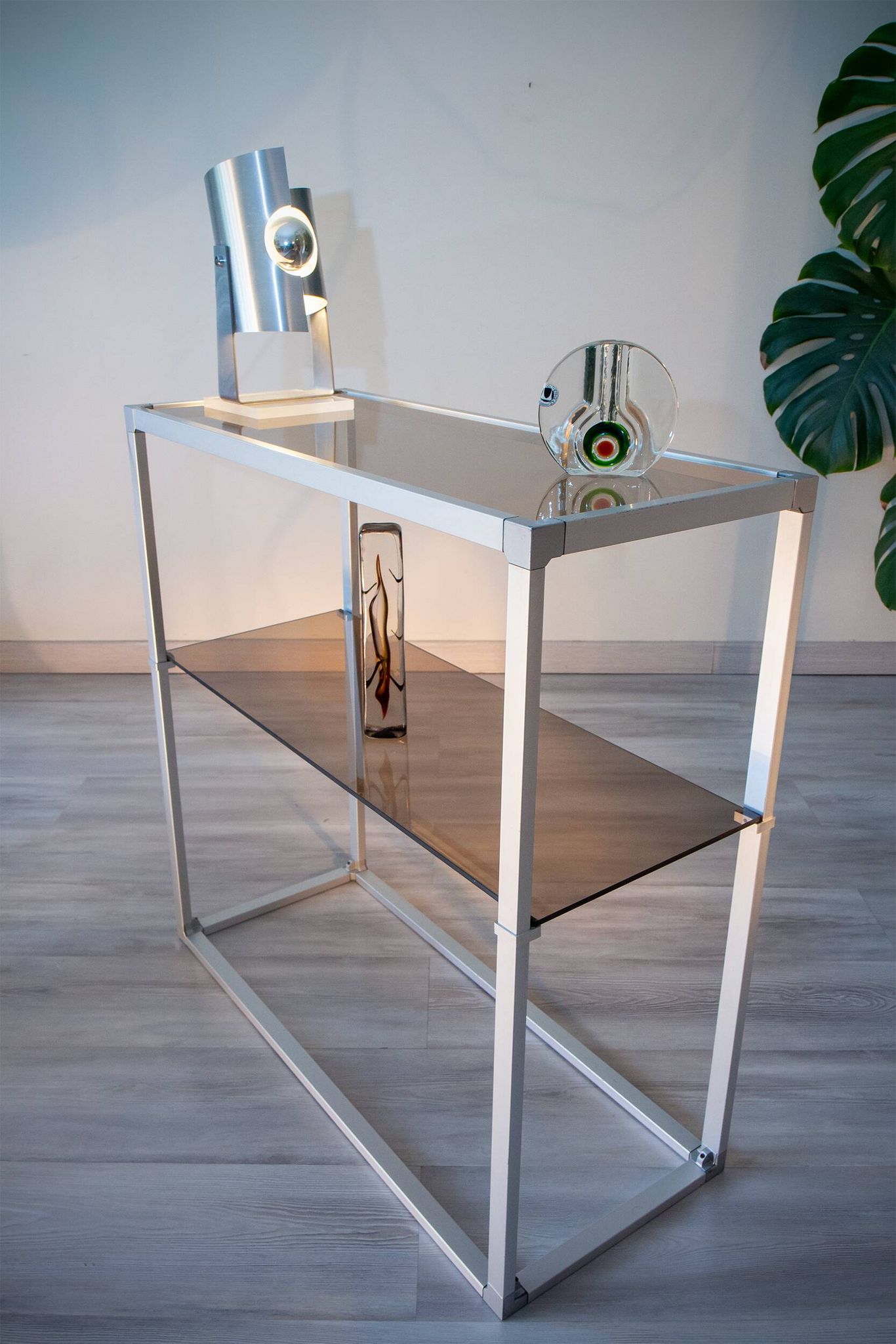 Console/étagère aluminium et verre fumé 1970-80